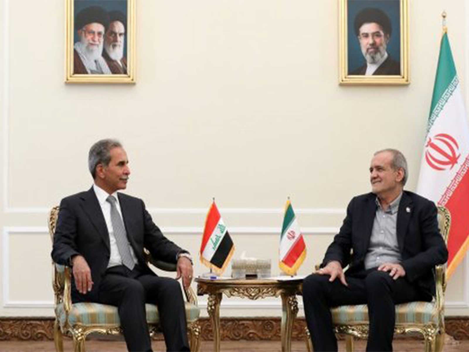 President Masoud Pezeshkian (right) is seen during a meeting with Iraqi Supreme Judicial Council President Faiq Zidan in Tehran on August 25 (Photo/Official Website of Iranian President/https://president.ir)