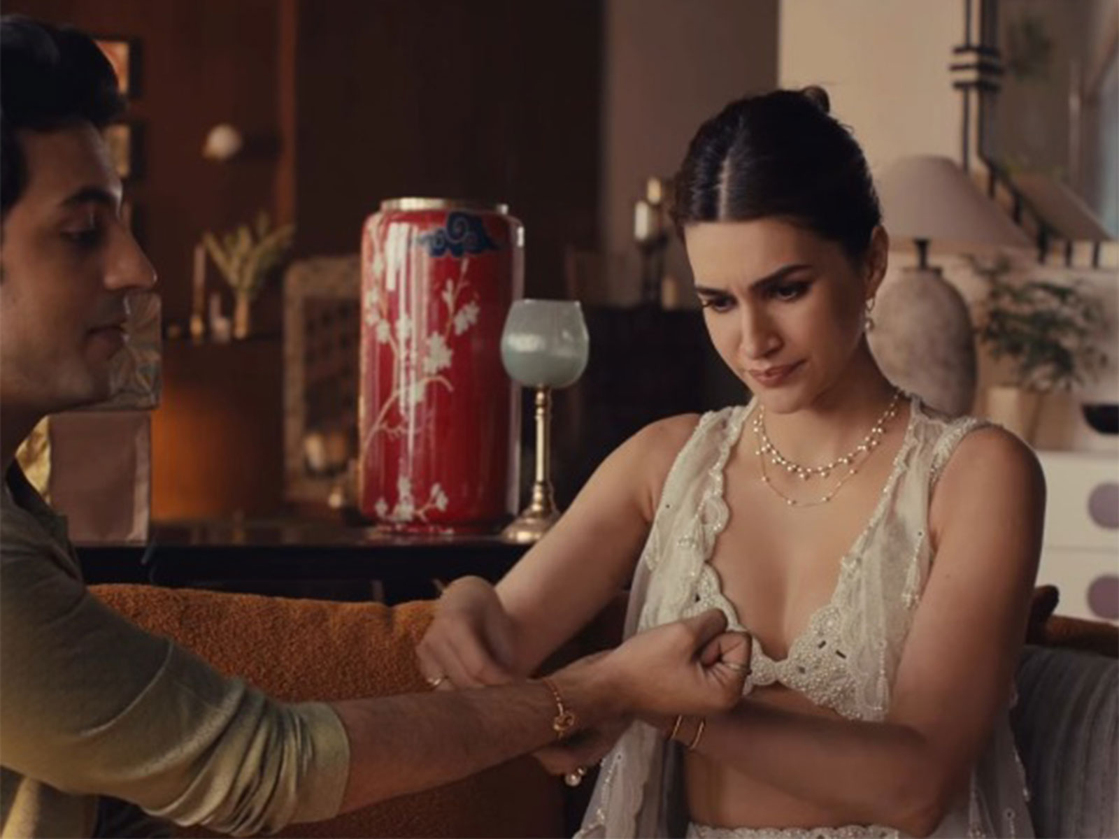 Kriti Sanon in the now withdrawn Raksha Bandha advertisement (Photo/Instagram@giva.co)