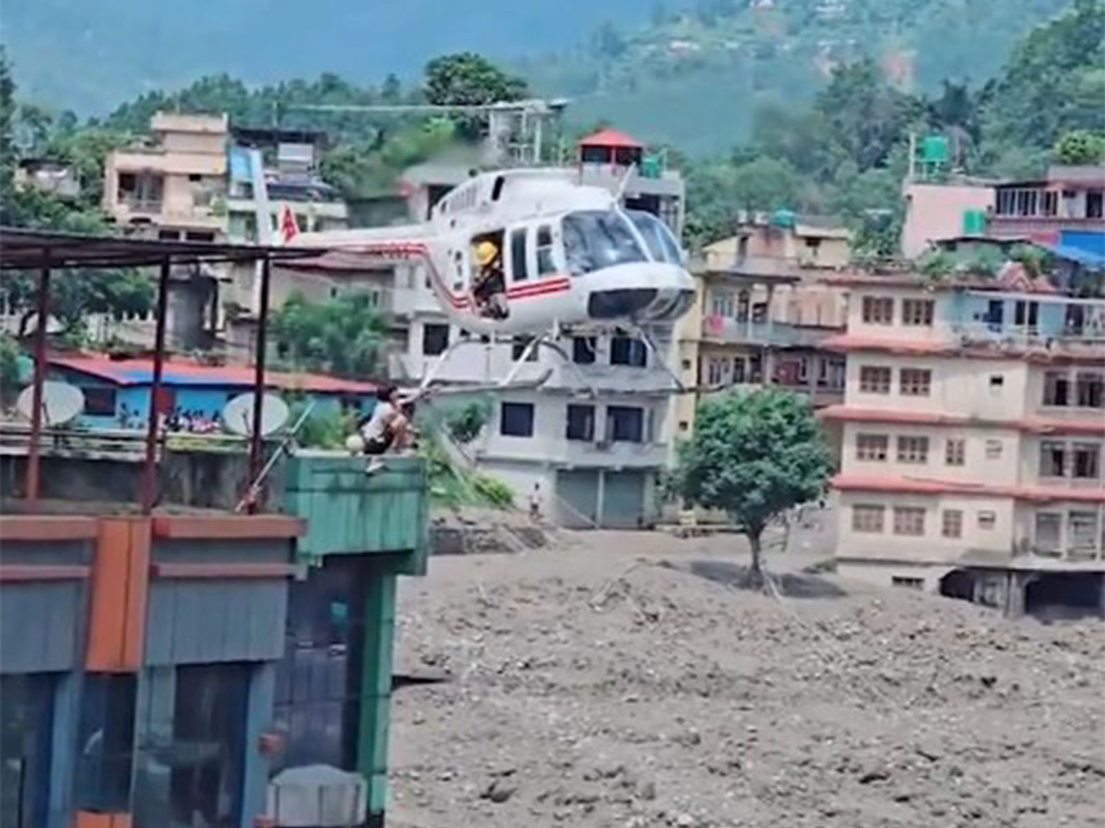 Nepal Army is conducting rescue operations in flood-affected areas (Photo/X/@NepaliArmyHQ)