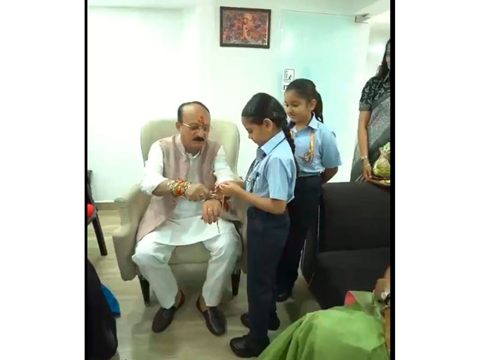 Students tie Rakhi to Delhi Minister Ashish Sood (Photo/Ashish Sood office)