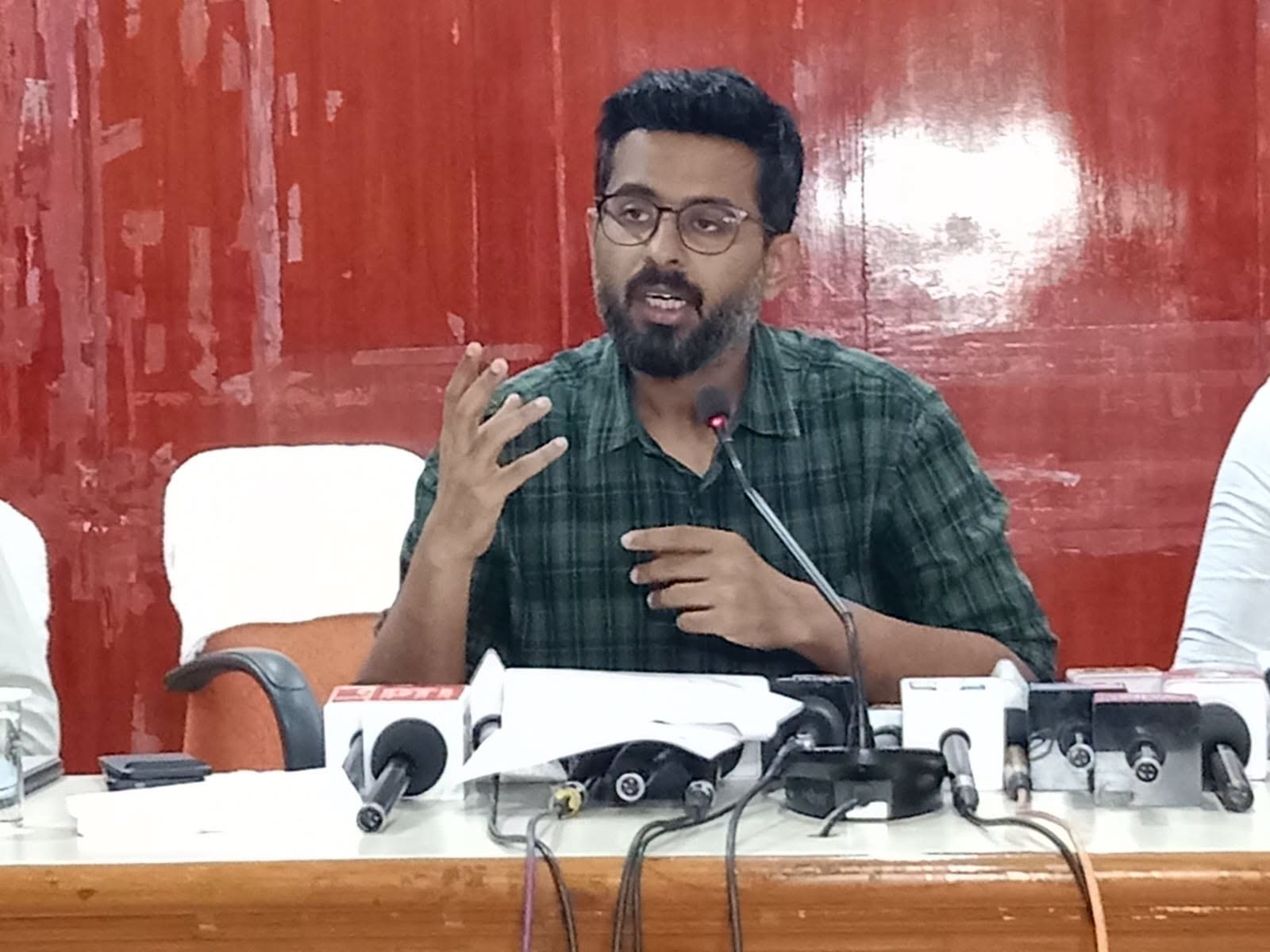Kalaburagi Deputy Commissioner Ikram Shariff (Photo: Gulbarga Ki Awaaz/ fb)