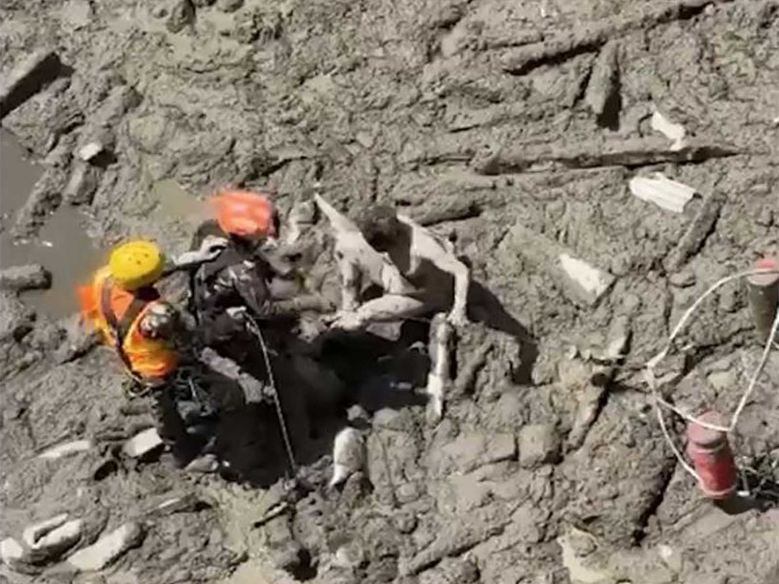 Nepal Army continues rescue and relief operations (Photo:@NepaliArmyHQ)