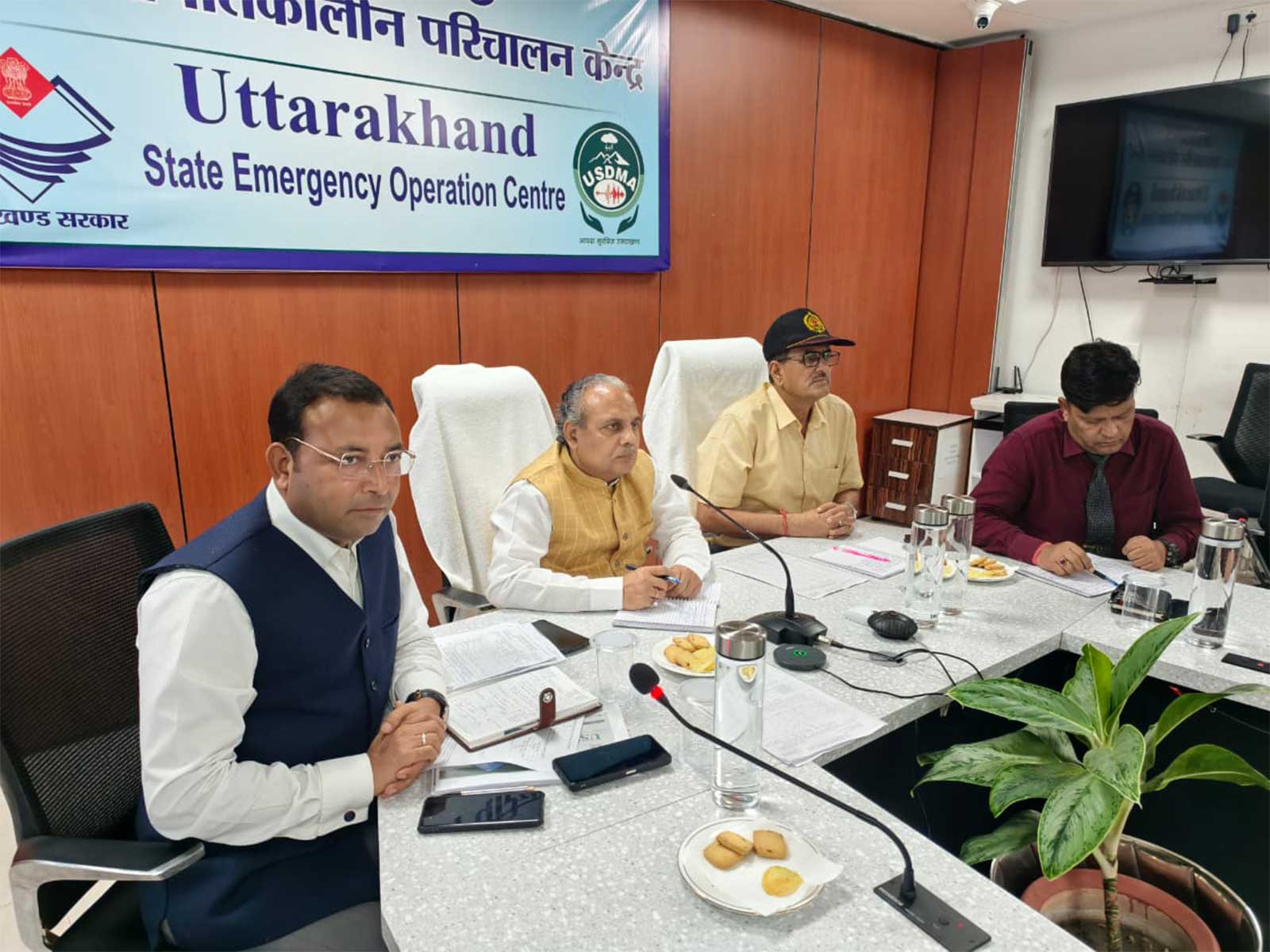 Uttarakhand officials review preparedness and monitoring measures for sensitive glacier lakes IPhoto/ANI)