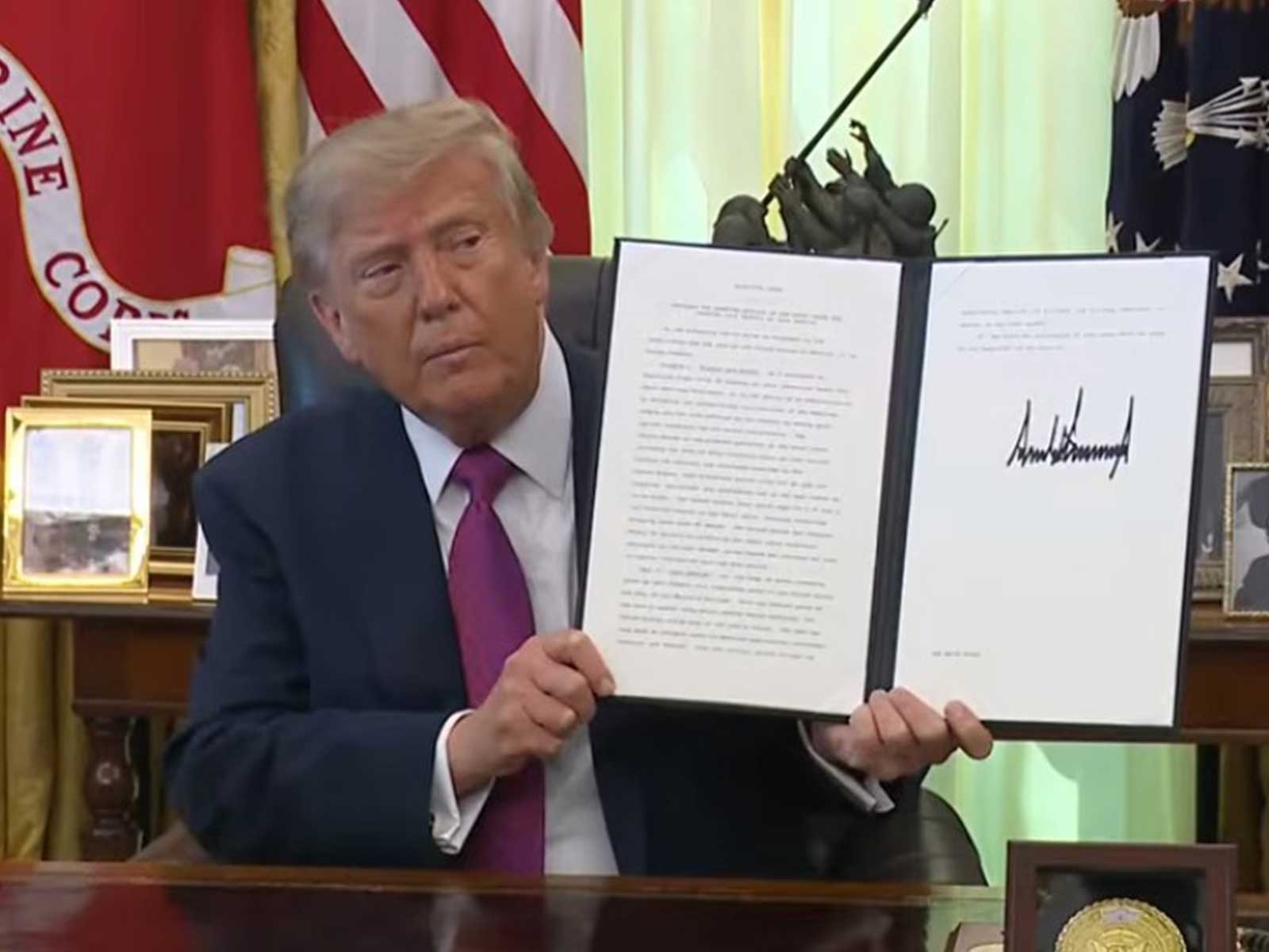 Trump signs Executive Order renaming Lake Ontario as 'Lake America' (Photo/YouTube/@TheWhiteHouse)