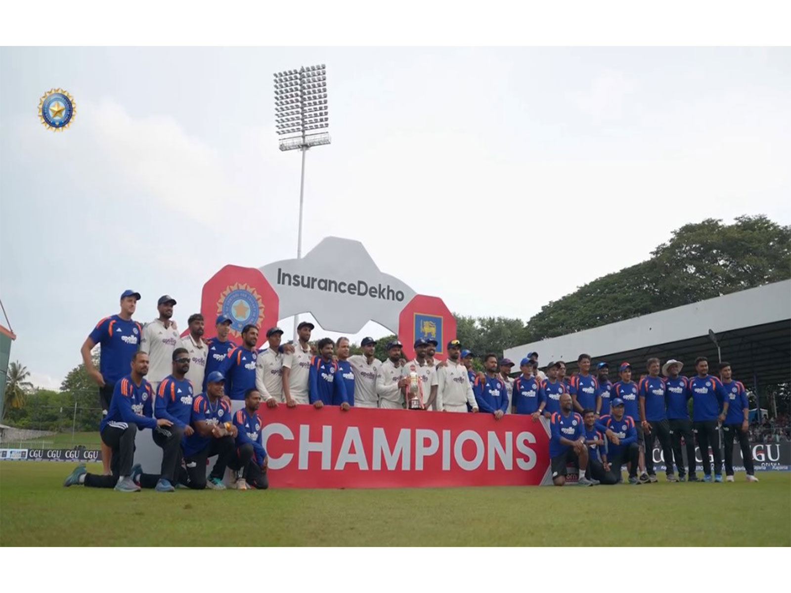Team India with the trophy. (Photo: ANI)