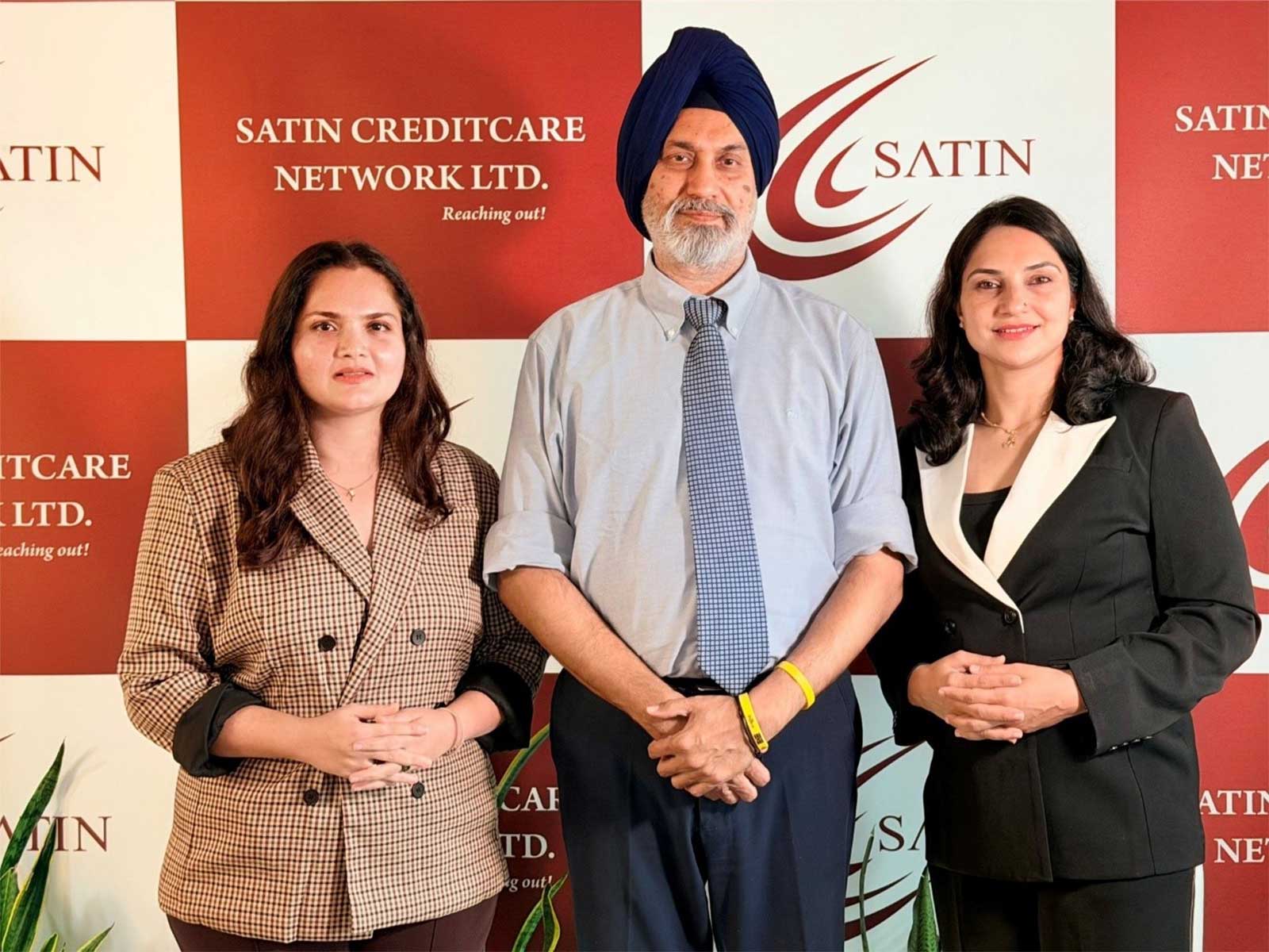From left to right: Shivika Sethi, Dr. H P Singh, and Aditi Singh, representing Satin Growth Alternatives Ltd. and SCNL.