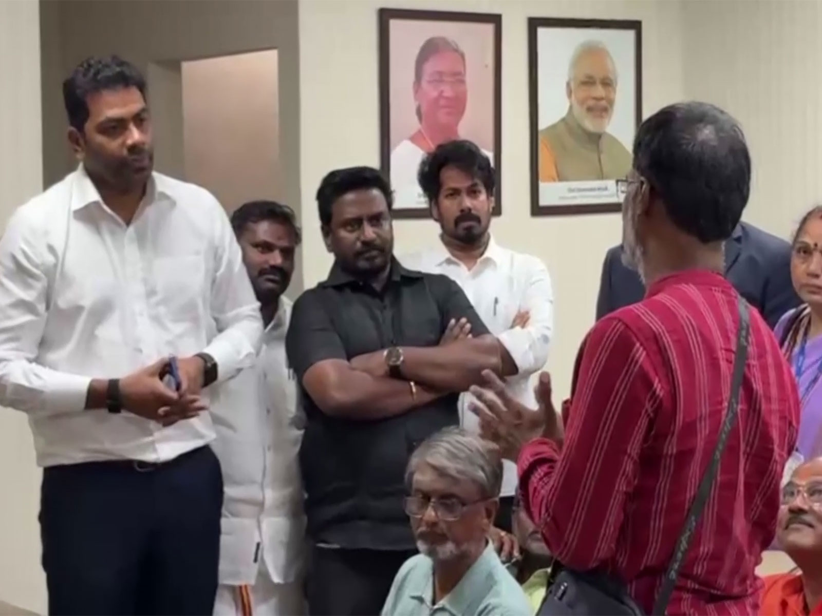 Tamil nadu minsiters meet residents rescued from Nepal (Photo/ANI)