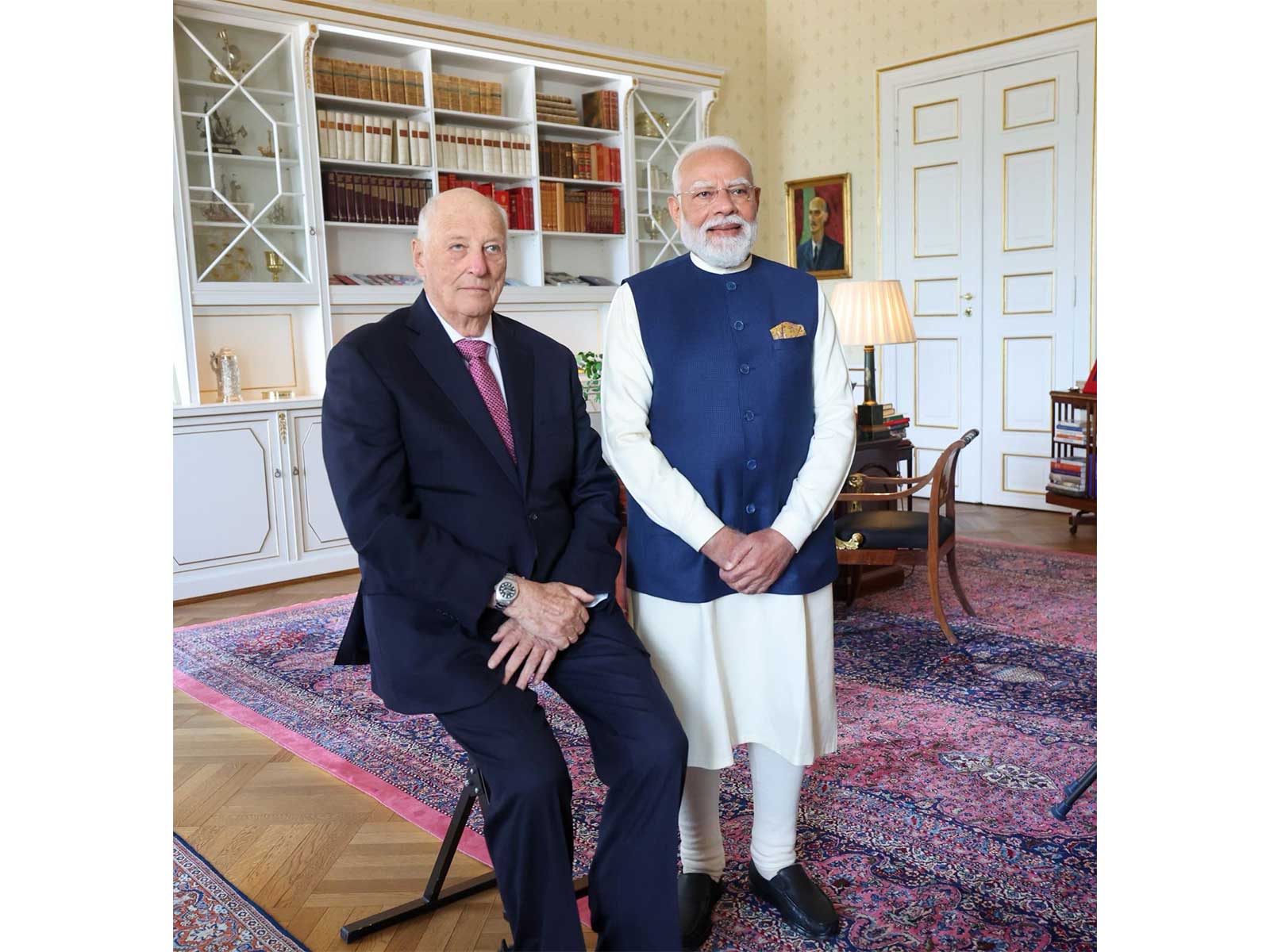 Prime Minister Narendra Modi with late Norway's King Harald V (Photo/X@narendramodi)