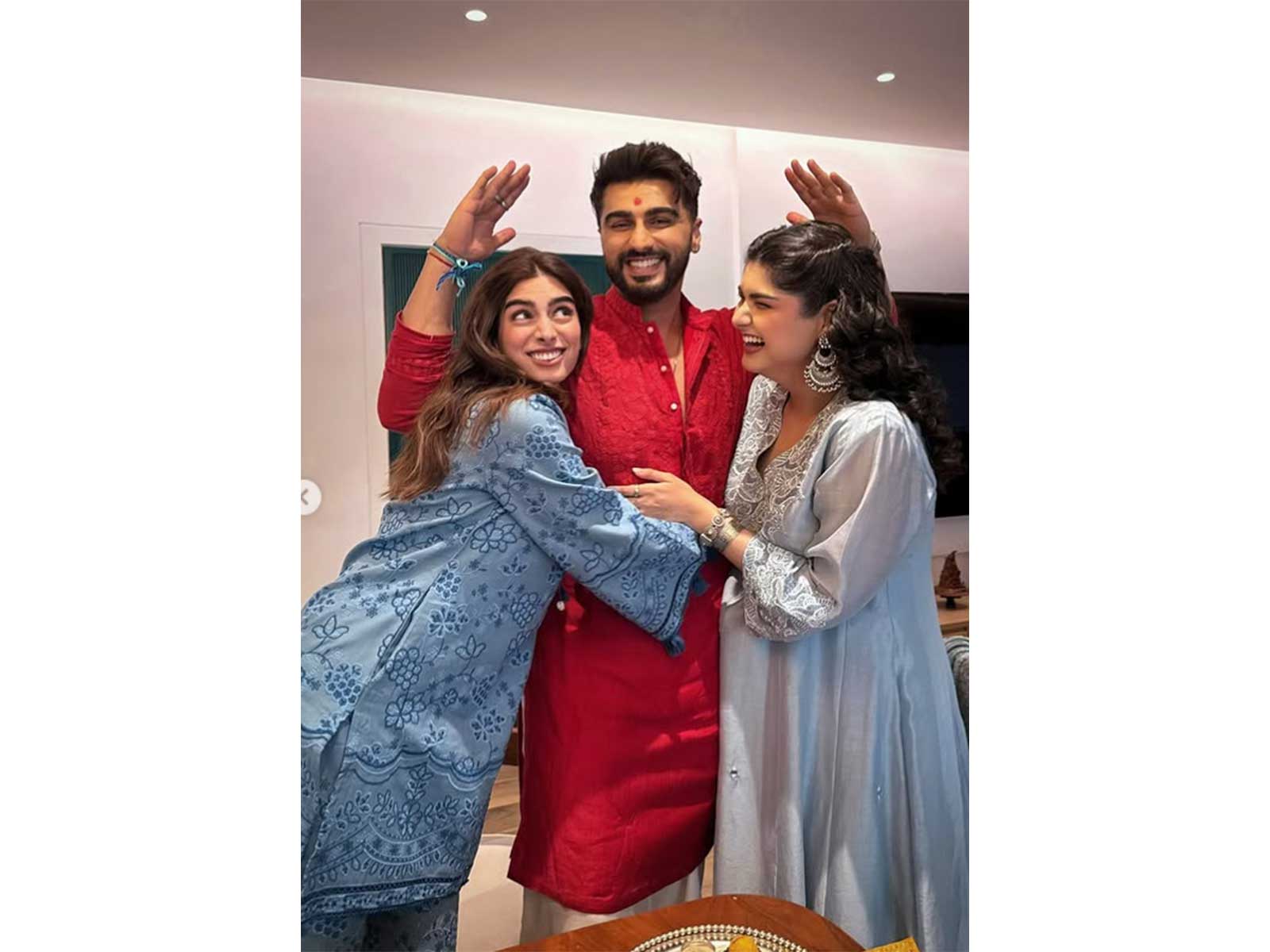 Arjun Kapoor, Khushi Kapoor, Anshula  (Photo/Instagram/ @arjunkapoor)