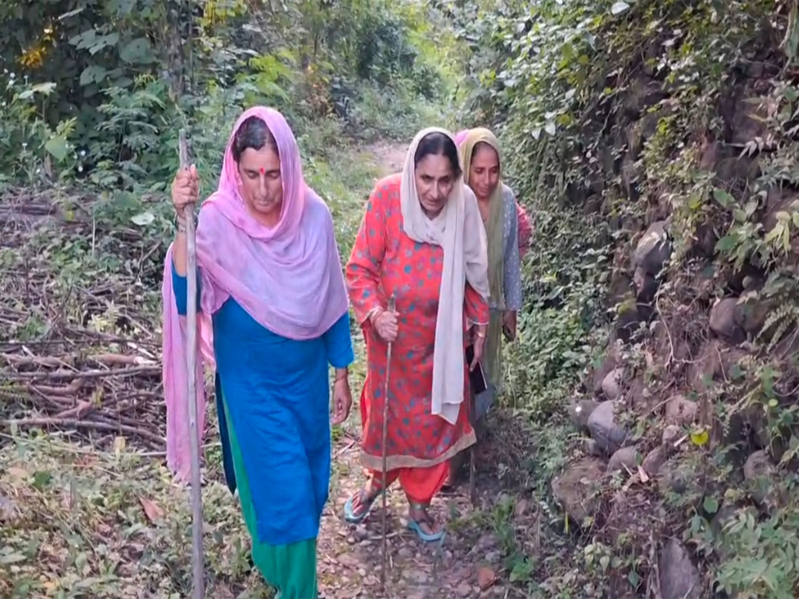 Women in Hamirpur brave treacherous tracks to meet brother (Photo/ANI)