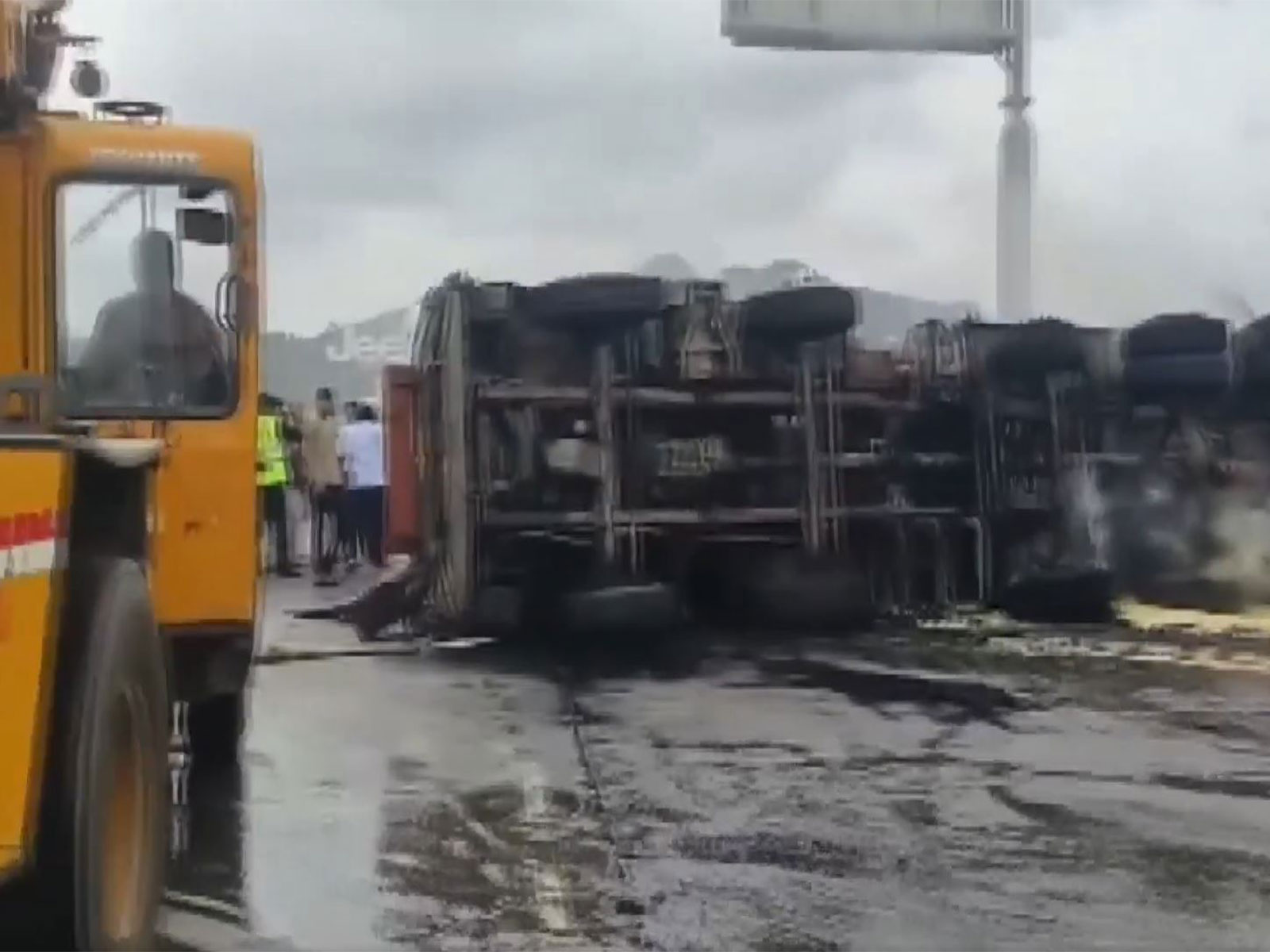 Crude oil tanker catches fire after brake failure on Mumbai-Pune Expressway (Photo/Highway Police)