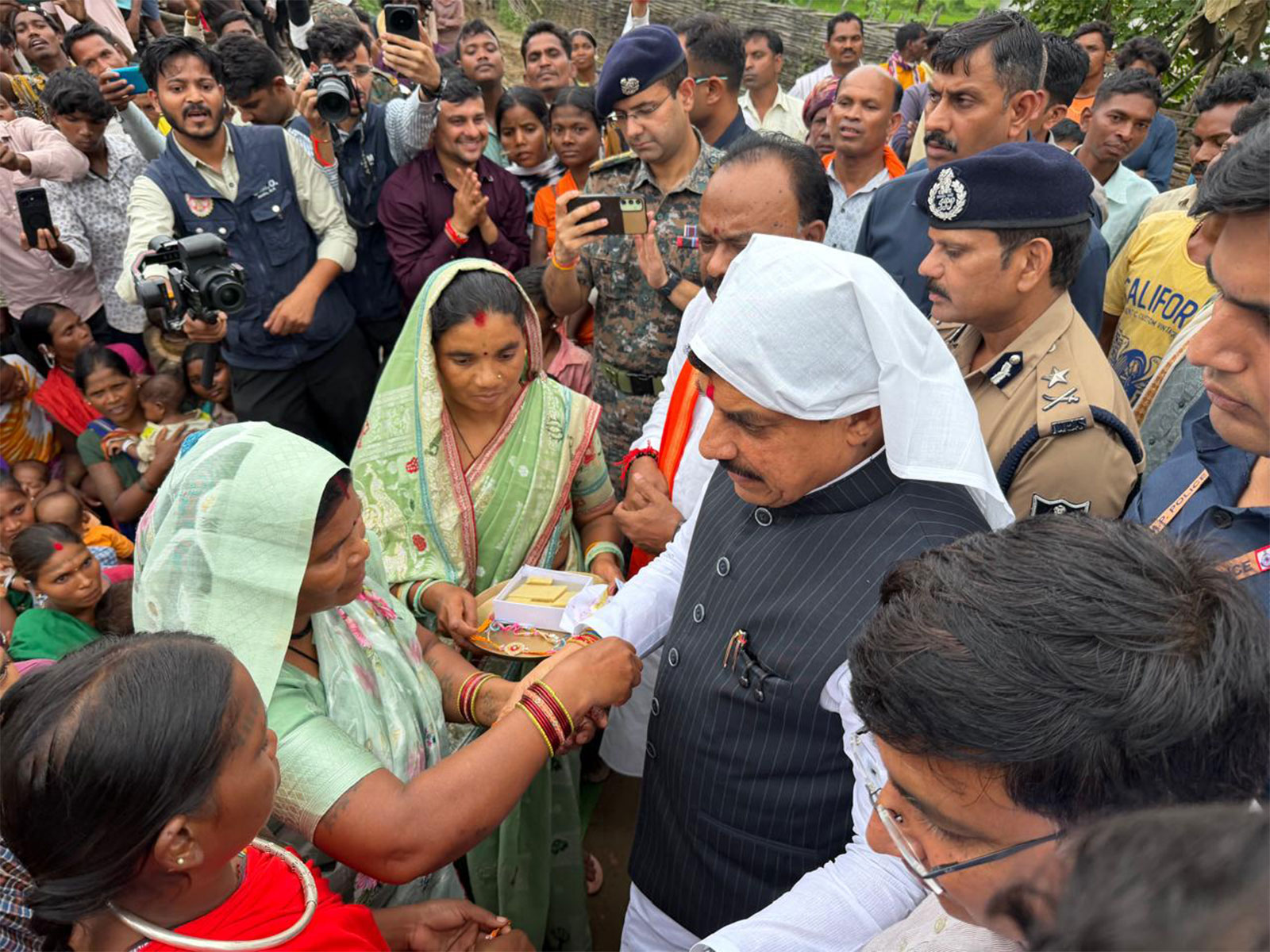 Women tying Rakhi to Chief Minister Mohan Yadav (Photo/CMO)
