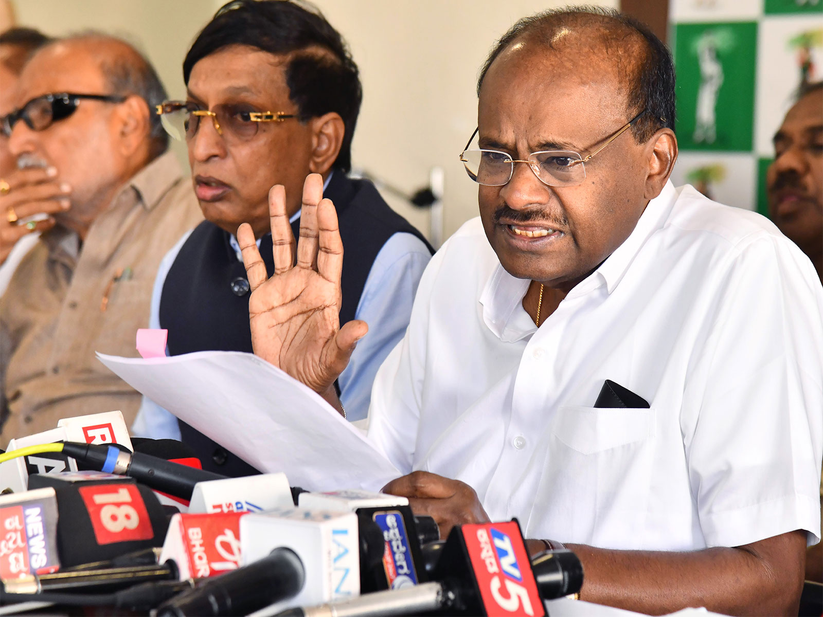 HD Kumaraswamy addresses a press conference at the JD(S) party office in Bengaluru (File Photo/ANI)