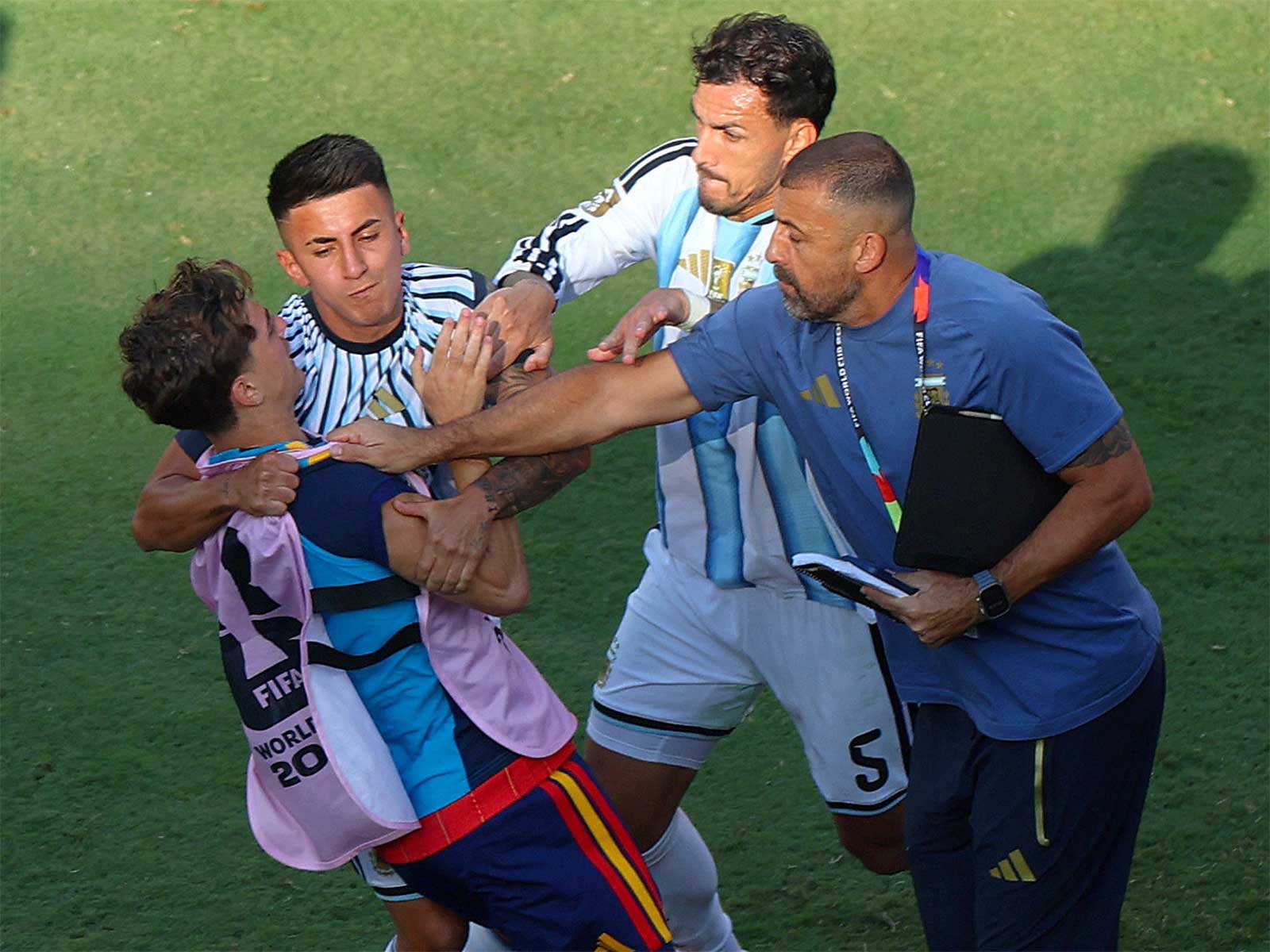 Argentina's Leandro Paredes clashed with Spain's Gavi after the match after Spain won the World Cup (Photo: Reuters)