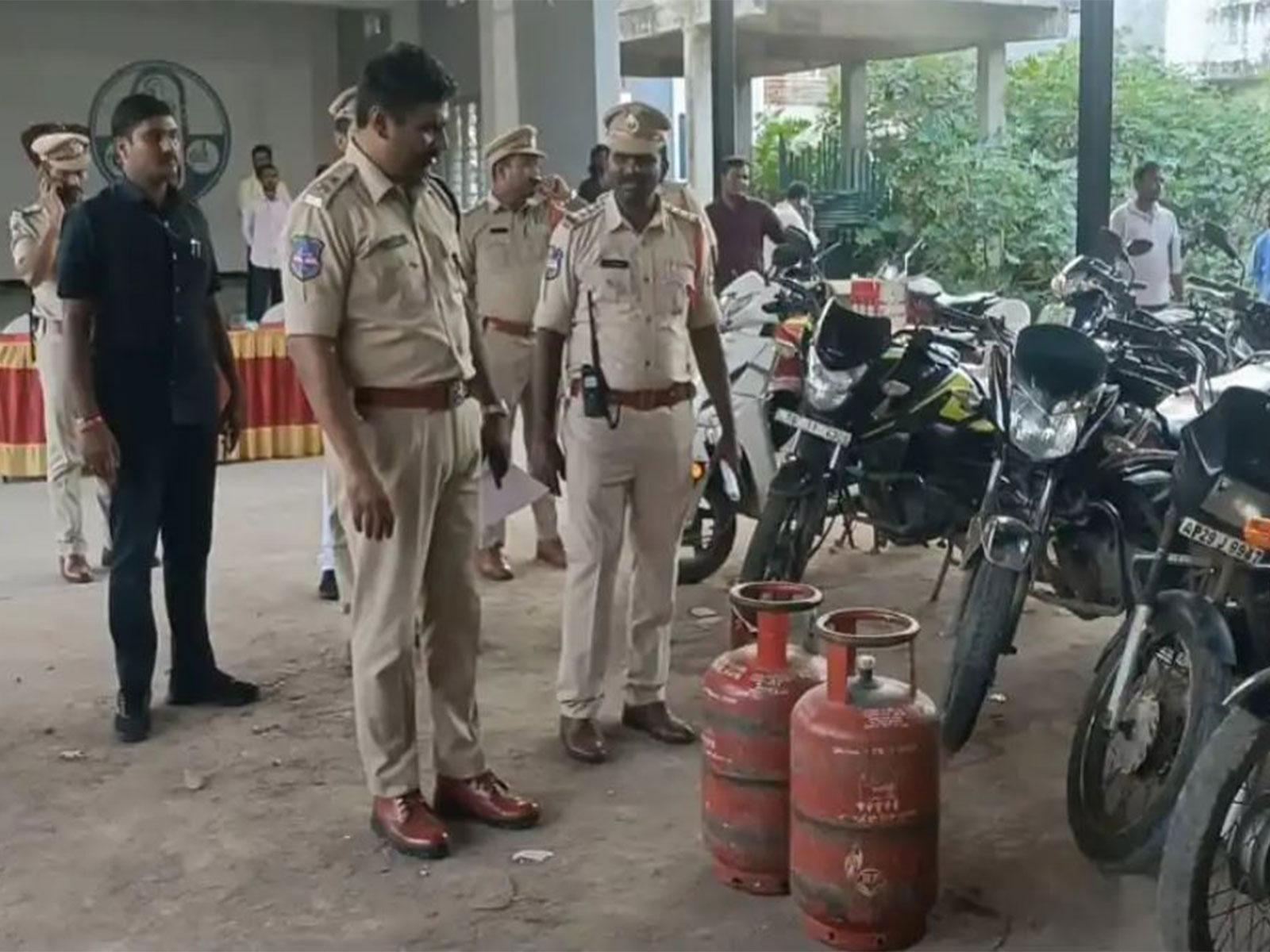  Meerpet Police conduct Cordon and Search Operation in Lenin Nagar, seize 26 two-wheelers and gas cylinders (Photo: Station House Officer, Meerpet PS, Hyderabad)