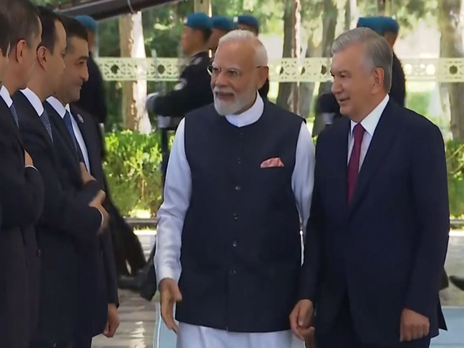 Prime Minister Narendra Modi recieves ceremonial welcome in presence of President Shavkat Mirziyoyev (Photo/DD)