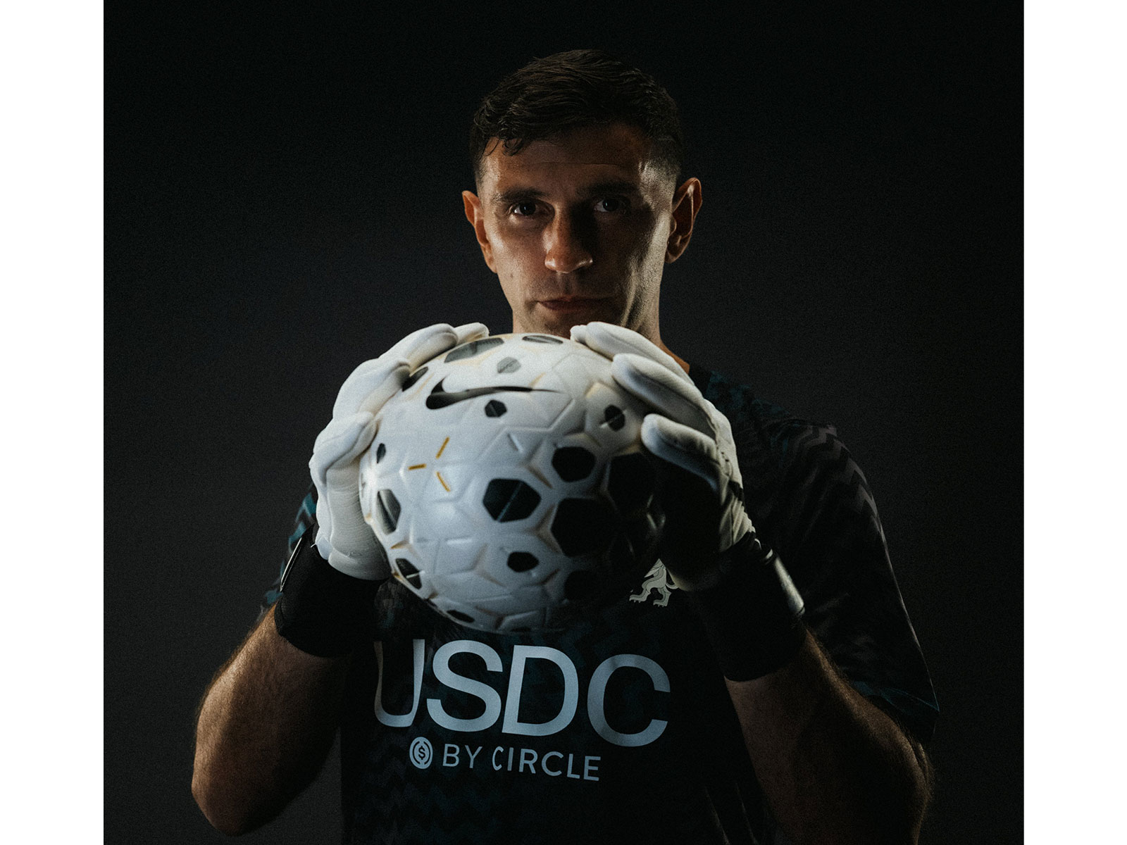 Emiliano Martinez (Photo: X/@ChelseaFC)