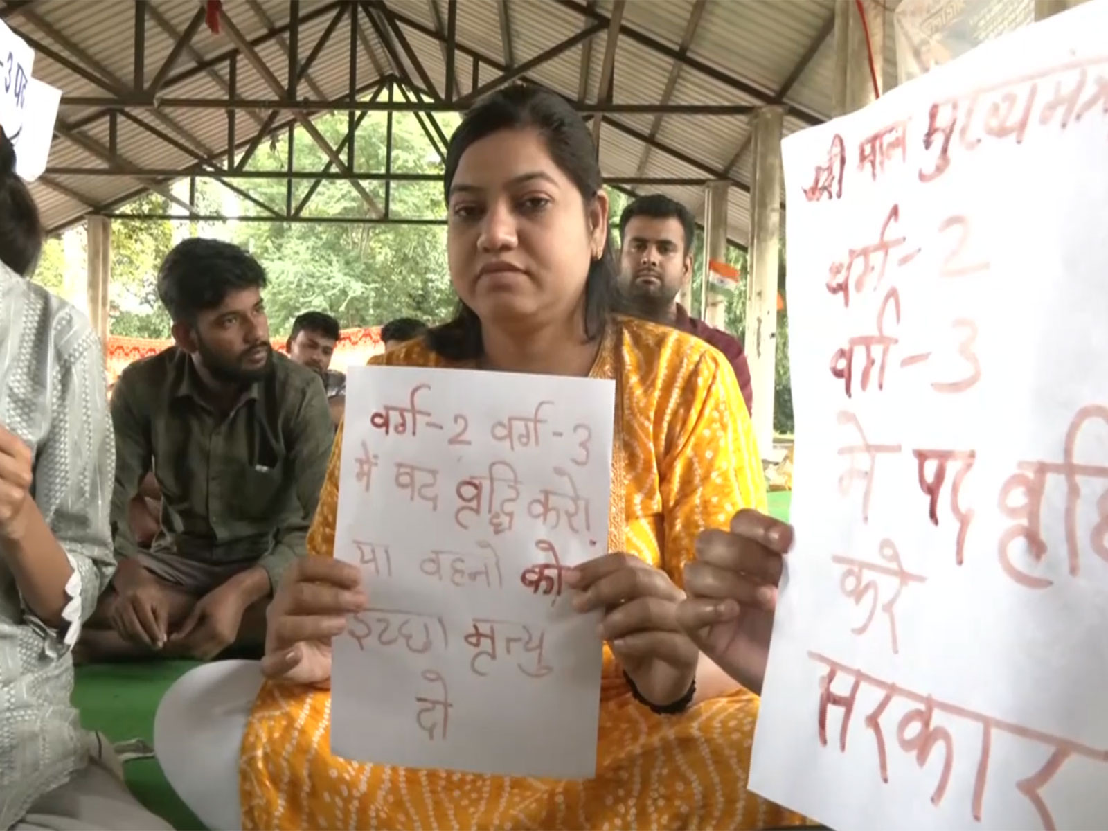 Teacher recruitment aspirants protesting in Bhopal. (Photo/ANI)