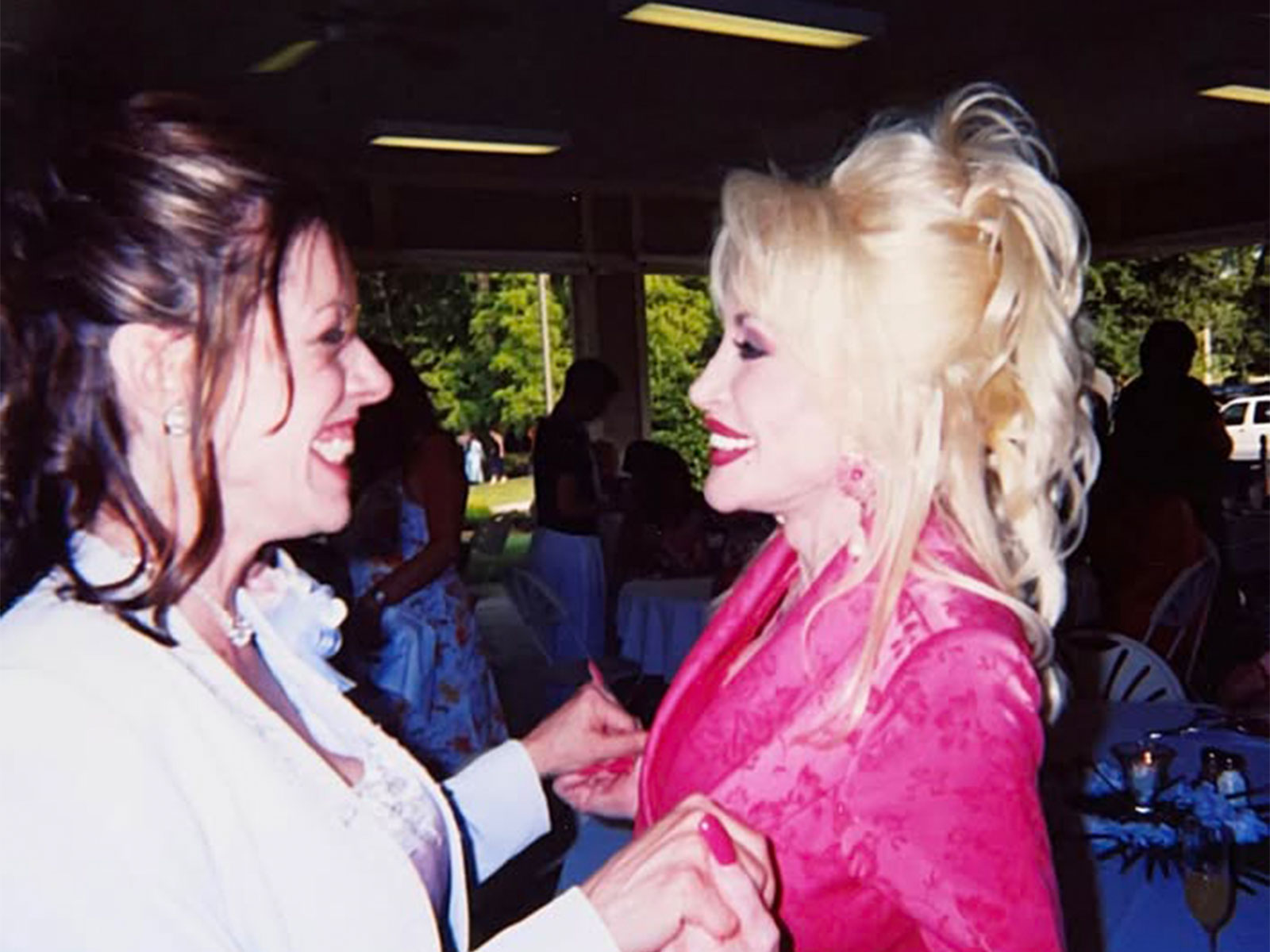 Dolly Parton and sister Freida Parton (Photo/facebook/@Freida Parton)