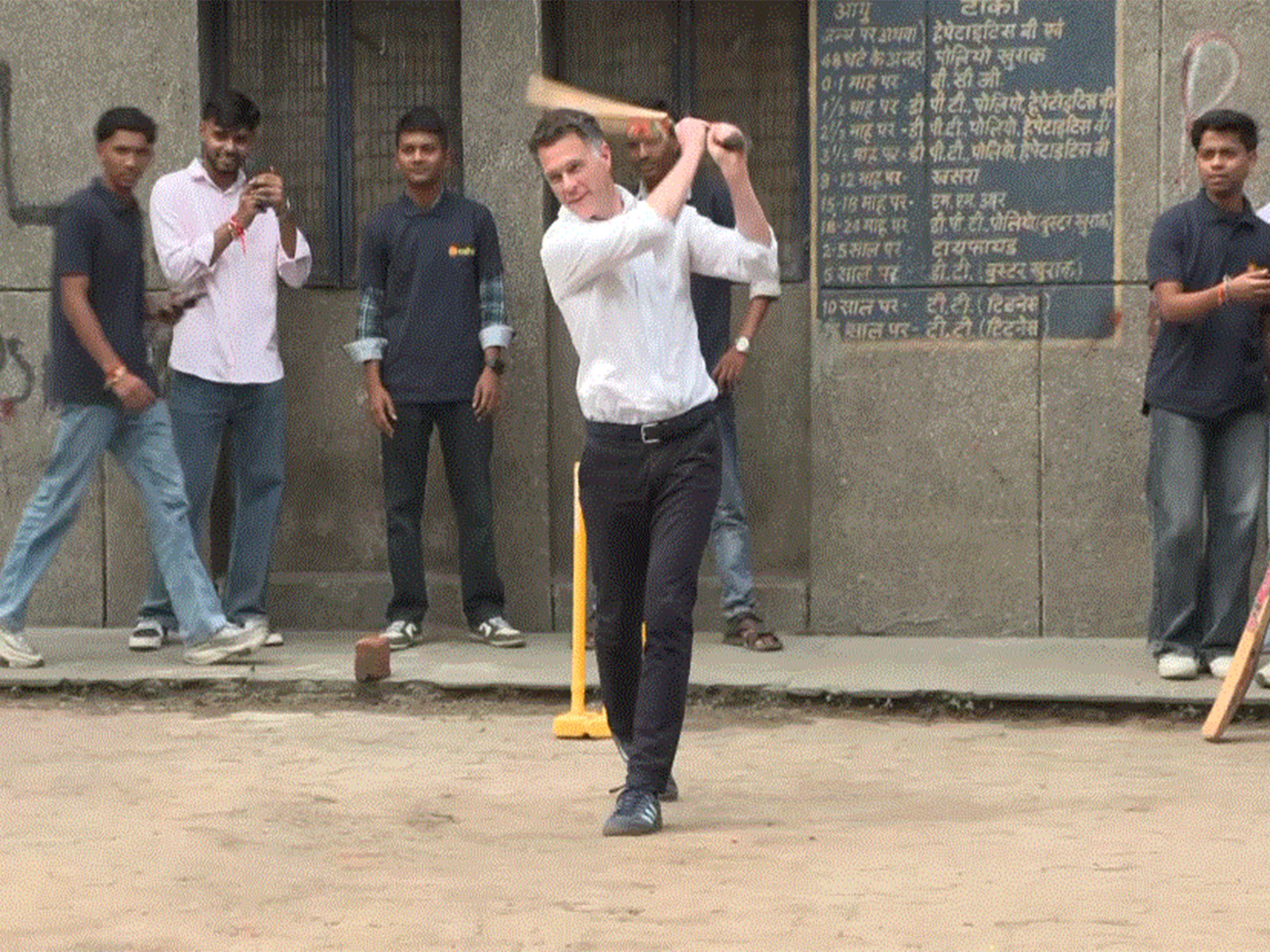 New South Wales Premier Chris Minns plays gully cricket with children during his visit to Asha Community Centre in Mayapuri, Delhi. (Photo: ANI)