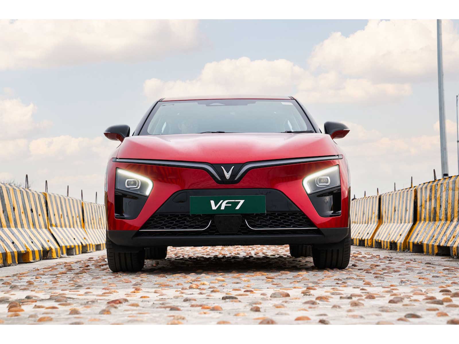 The VinFast VF 7 takes some of the usual pain out of long family drives in India, from a hot cabin at the start to the fuel bill at the end