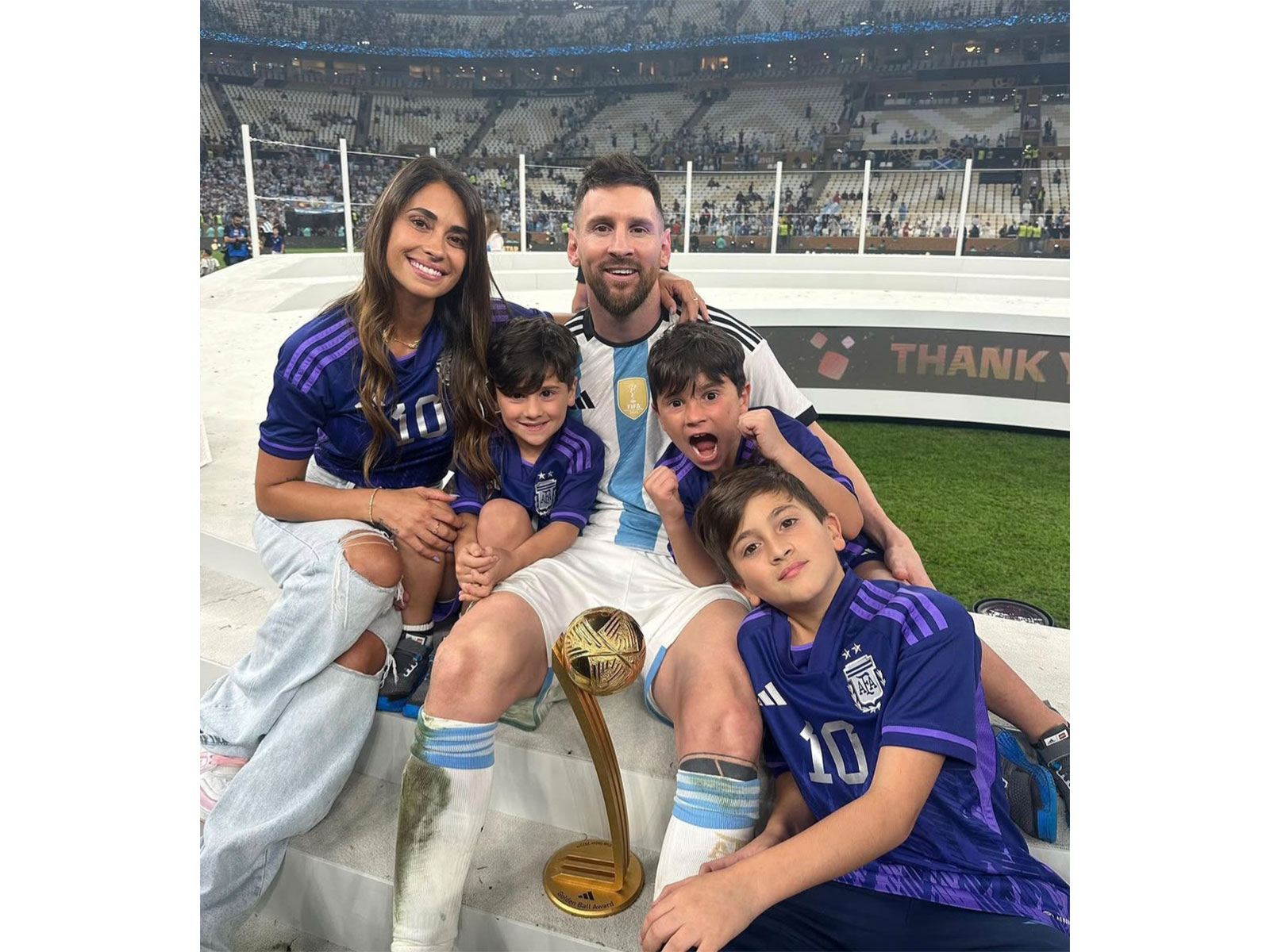 Lionel Messi with Antonela and his children. (Photo: @antonelaroccuzzo Instagram)