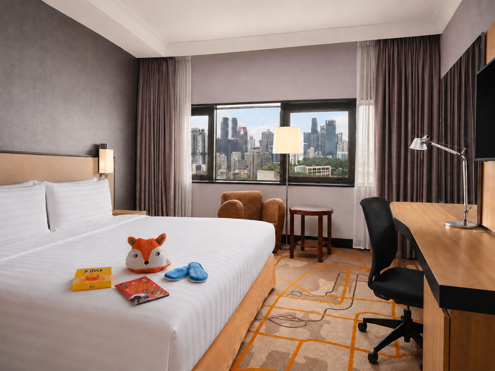 A comfortable retreat above the city. Relax in a spacious room, enjoy skyline views, and make yourself at home at Holiday Inn Singapore Atrium.