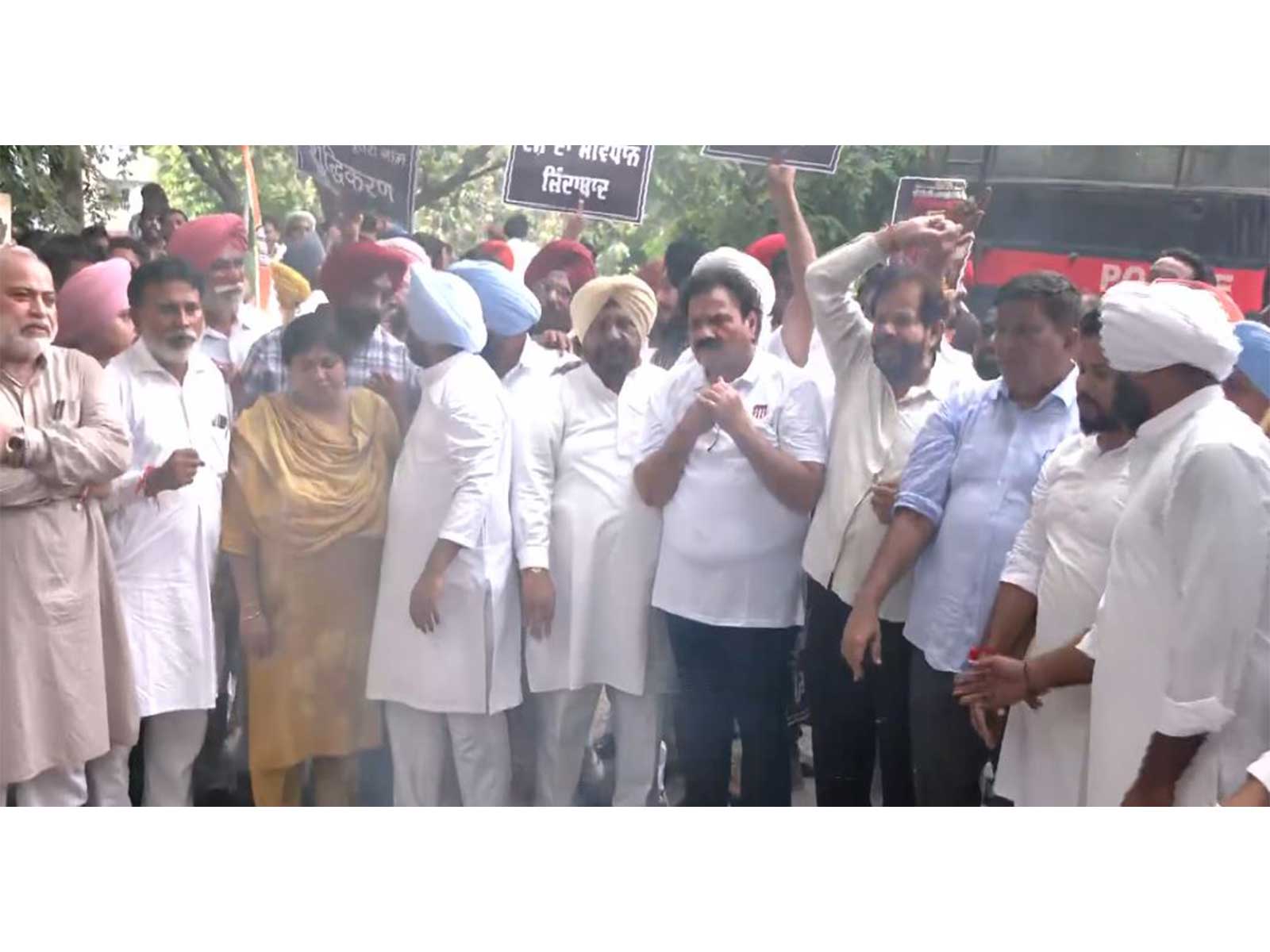 Congress holds protest in Chandigarh (Photo/ANI)