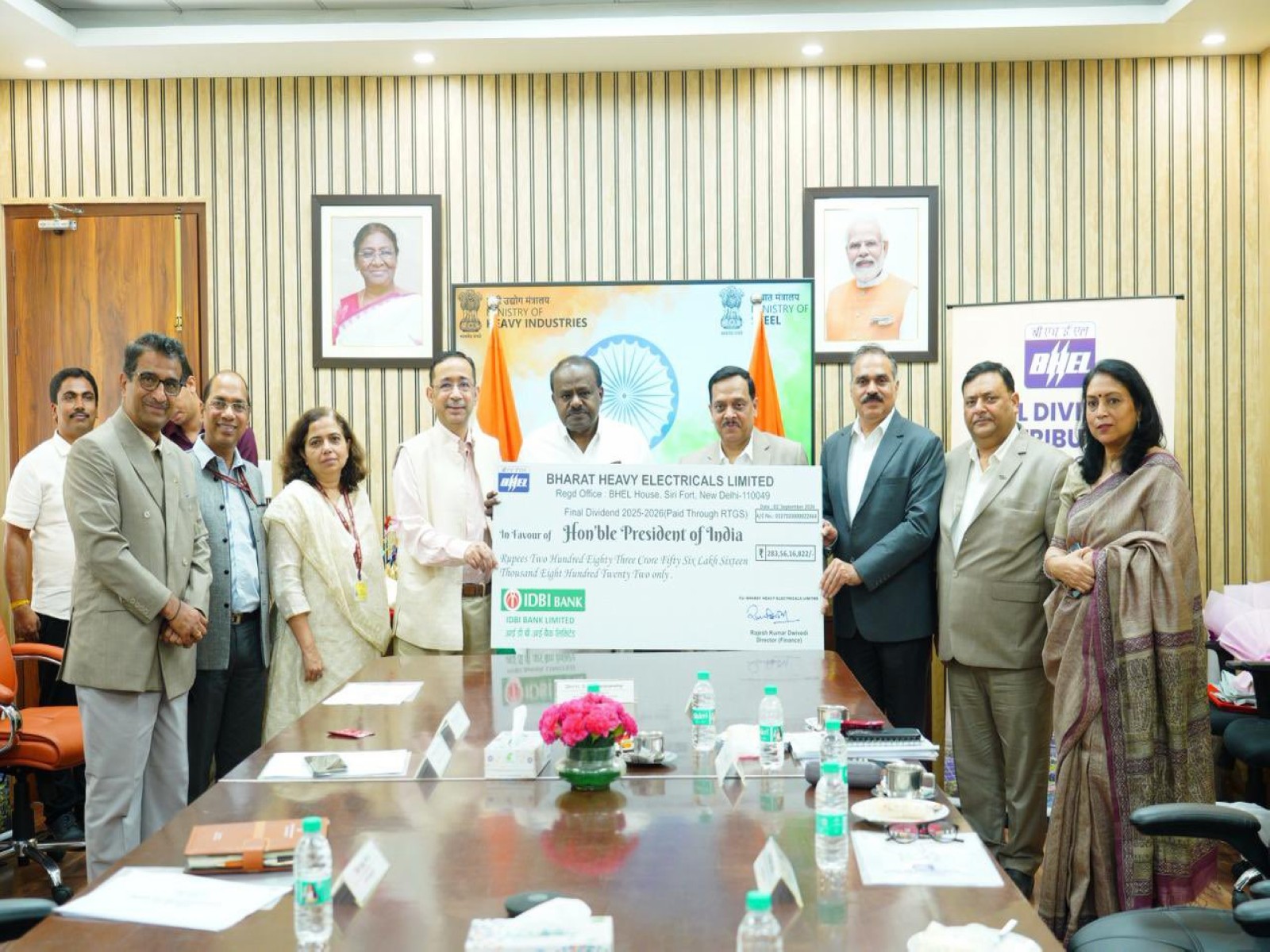 BHEL presents FY26 final dividend cheque to Union Minister H D Kumaraswamy in New Delhi (Photo/X@hd_kumaraswamy)