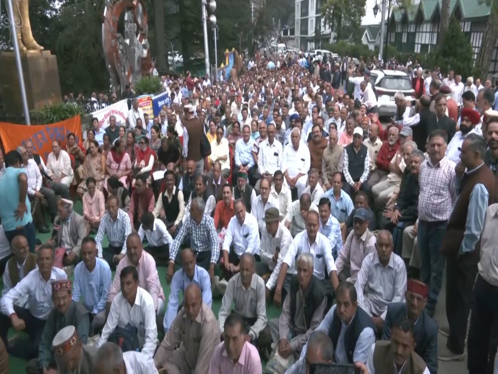 Pensioners hold Assembly gherao protest in Shimla (Photo/ANI)