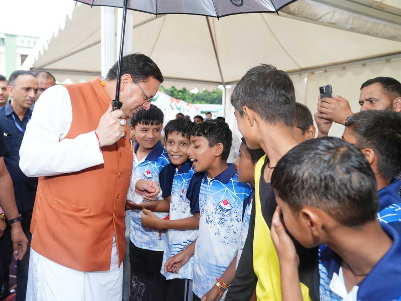 Uttarakhand CM Pushkar Singh Dhami interacting with kids in Tanakpur. (Photo: Uttarakhand CMO)