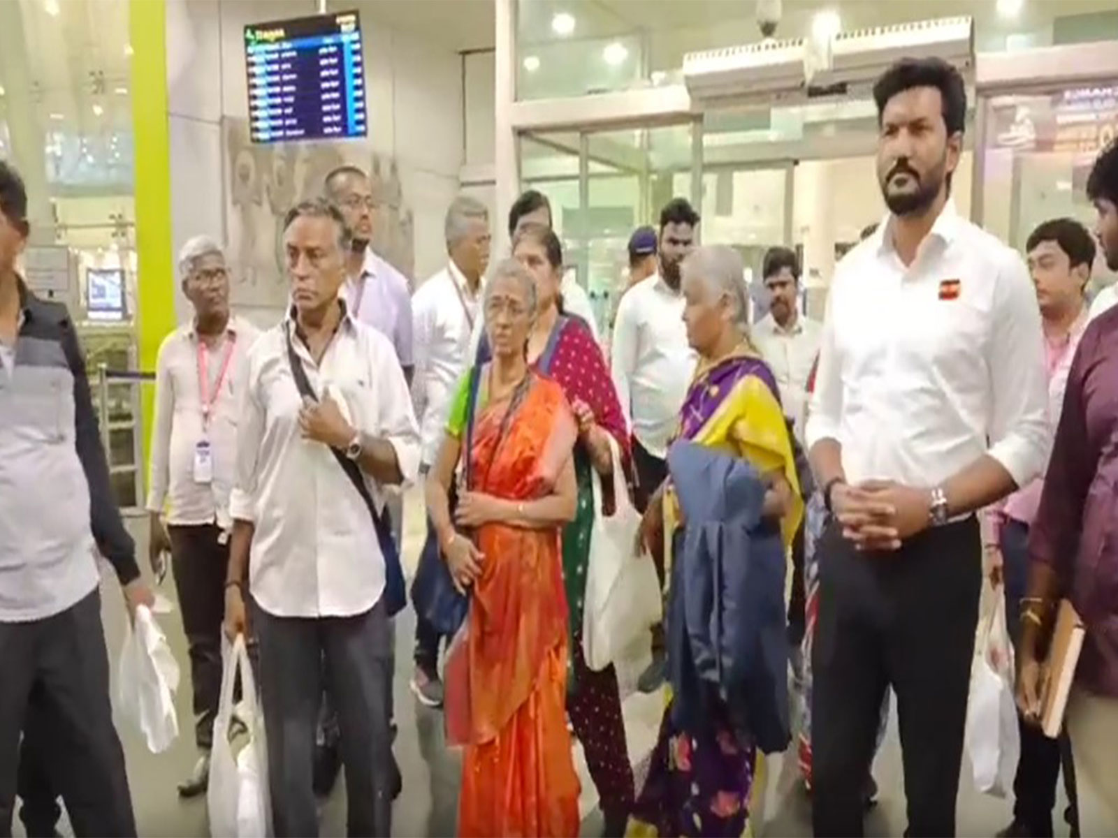 TN Minister D Sarathkumar receives five Nepal returned pilgrims  (Photo/ANI)