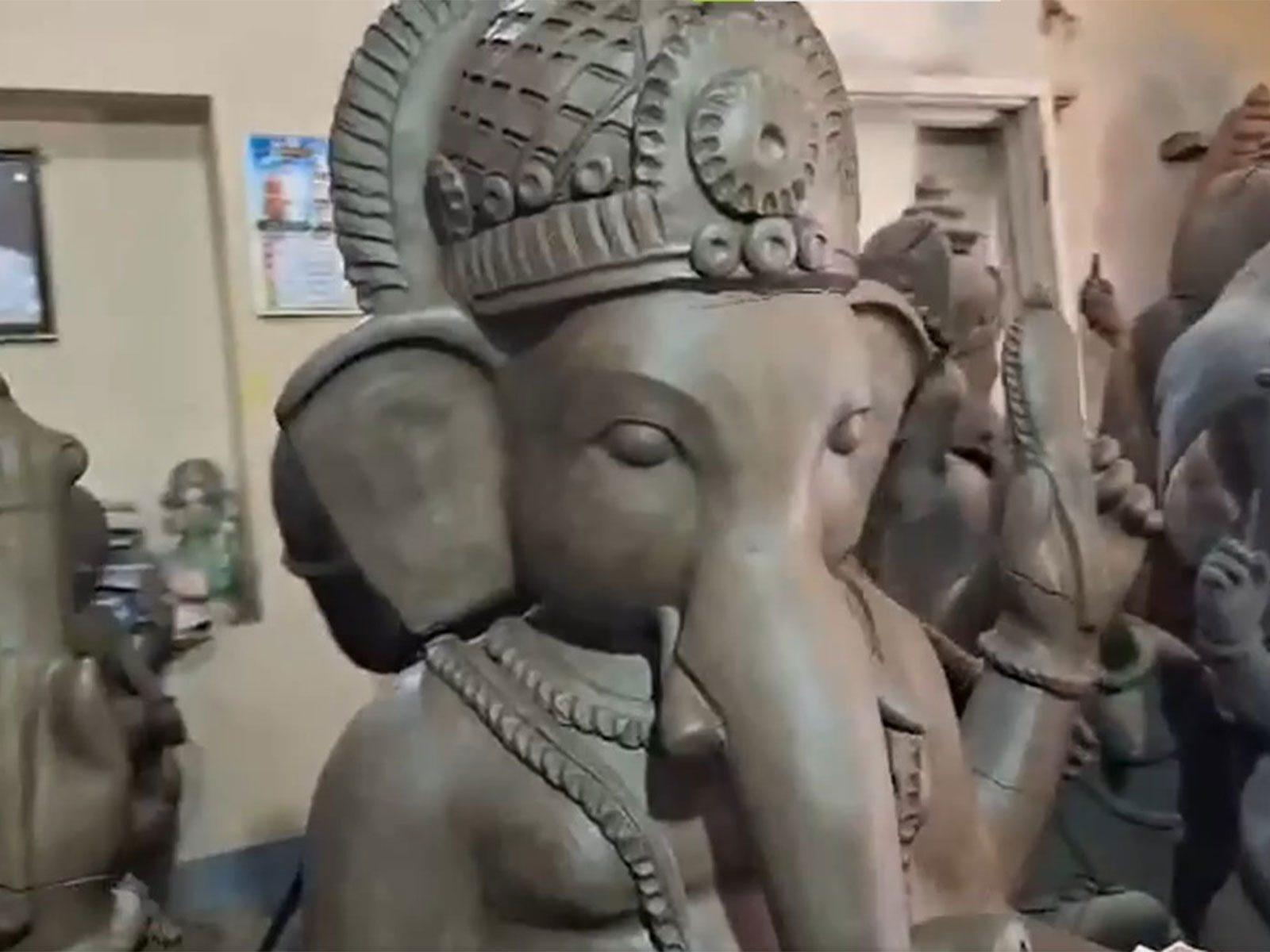 Eco-friendly Ganesha idols have been crafted in Magadi town of Ramanagar (Photo:ANI) 