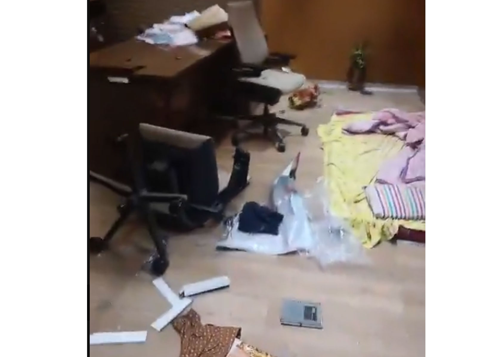 Visual of alleged attack on TMC MP Abhishek Banerjee's office (Photo/@abhishekaitc)