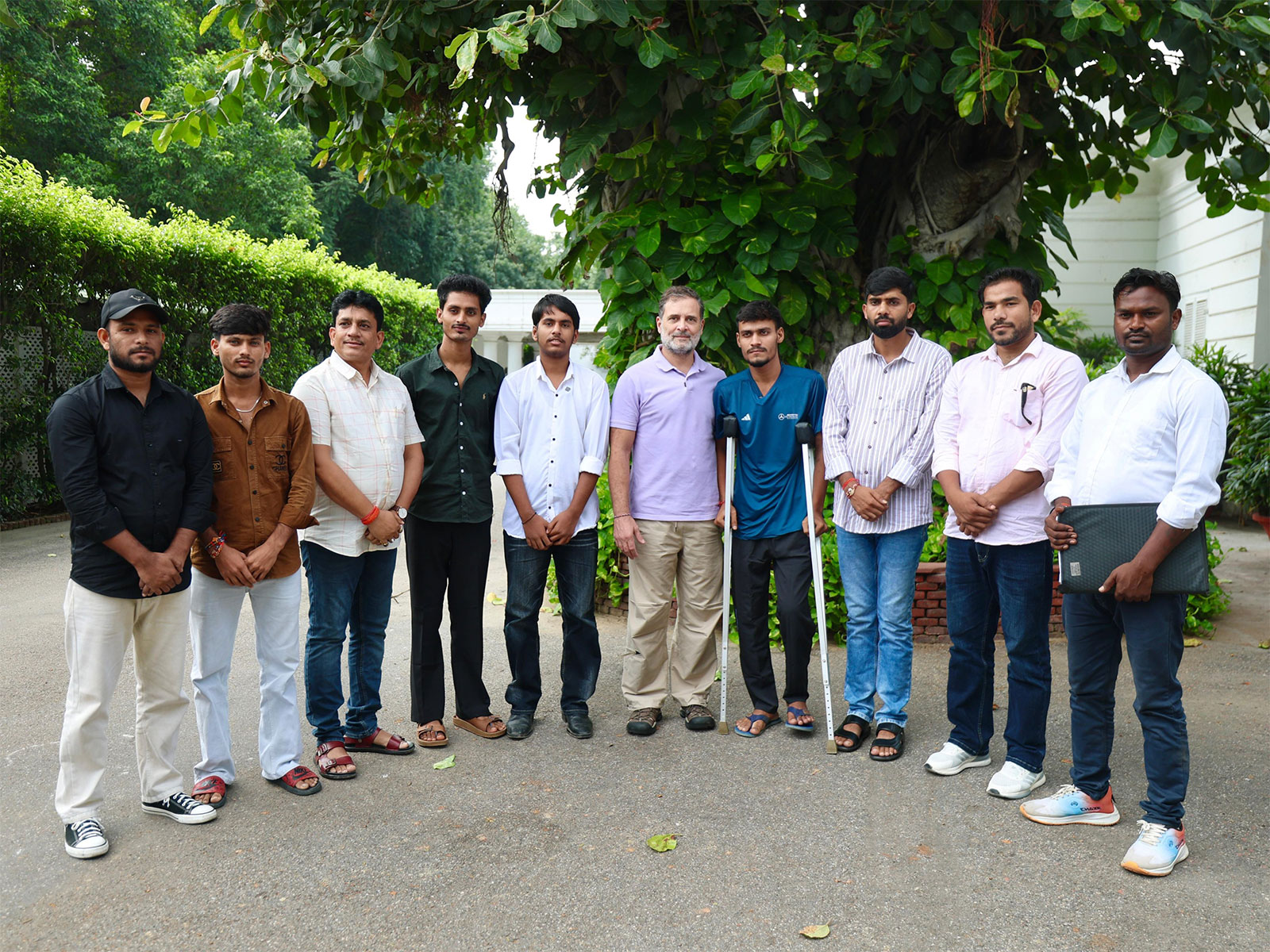 Congress leader Rahul Gandhi met students (Photo/@RahulGandhi)