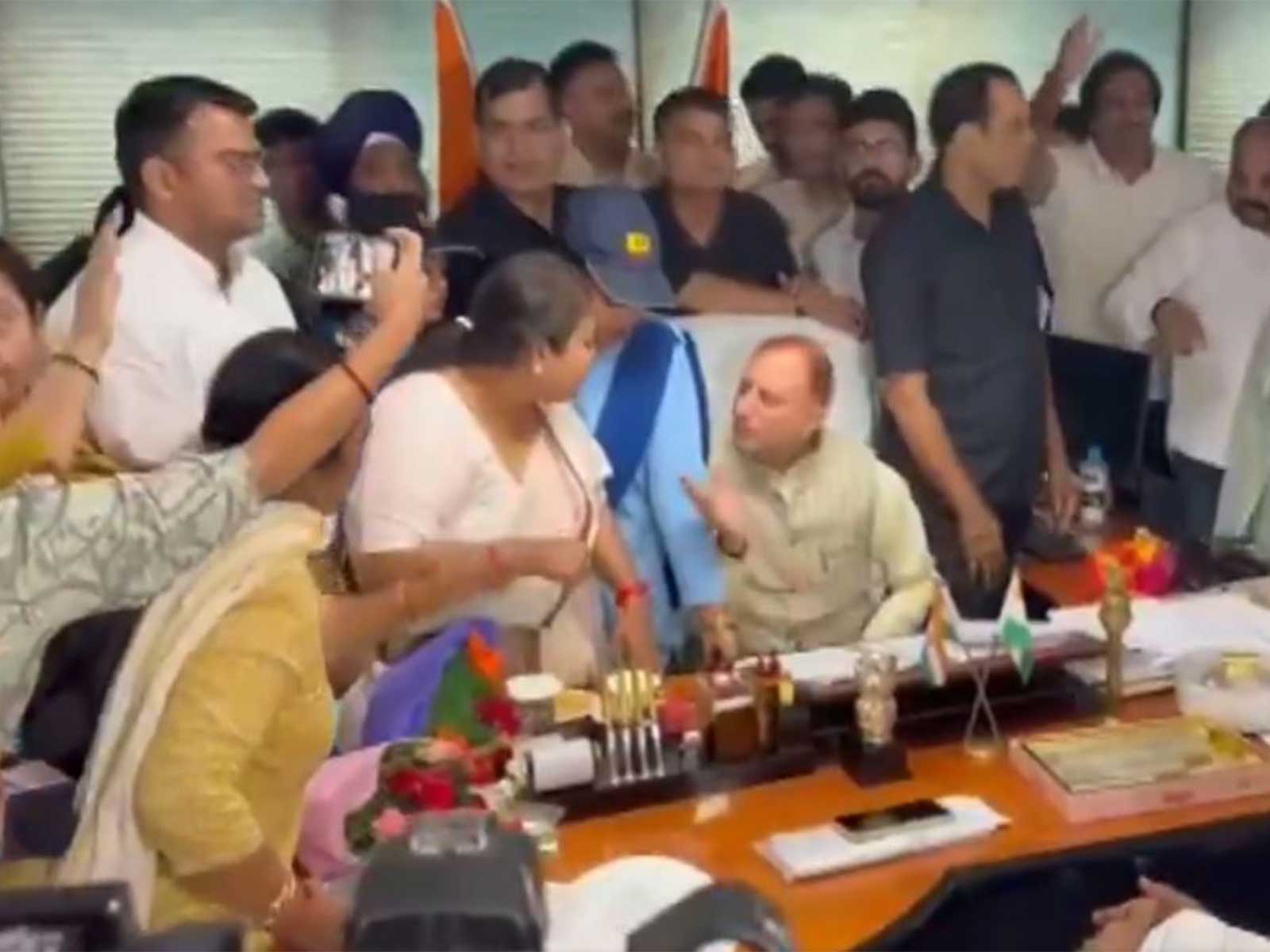 Ruckus by AAP Councillors at Mayor's Office after Chairman and Deputy Chairman of the Municipal Corporation of Delhi’s special committees (Photo/ ANI)