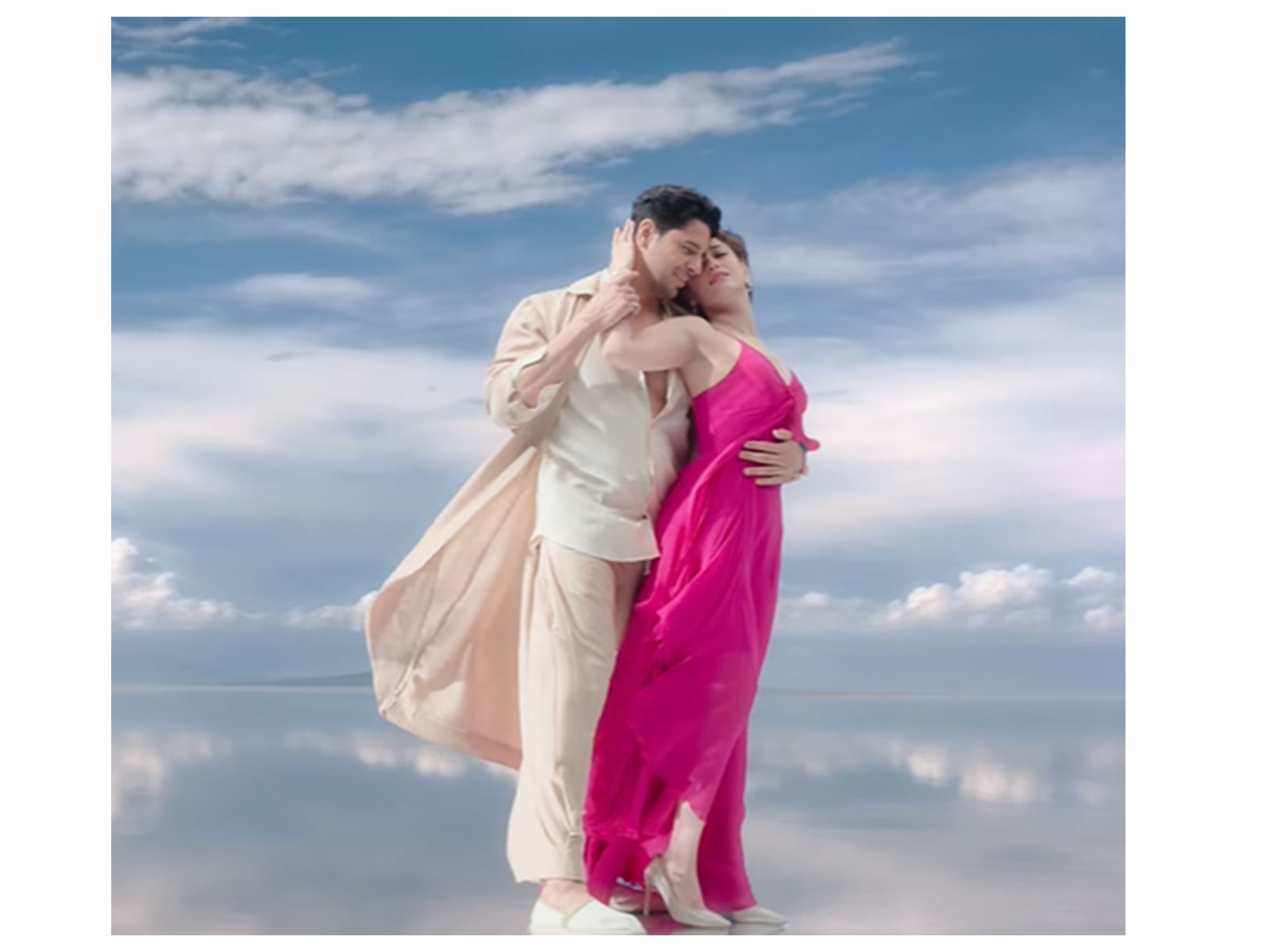 Sidharth Malhotra and Tamannaah Bhatia in 'Samjho Na' song (Photo/Instagram@sidmalhotra)