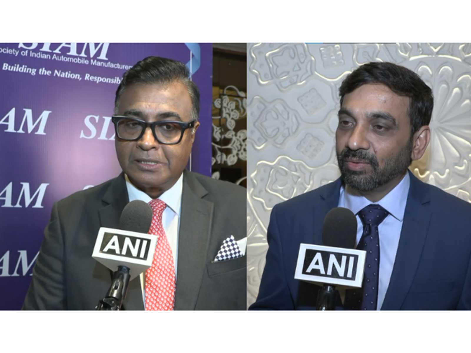 Maruti Suzuki Senior Executive Officer, Marketing and Sales, Partho Banerjee and Olectra Greentech Managing Director Mahesh Babu Subramanian (Photo/ANI)