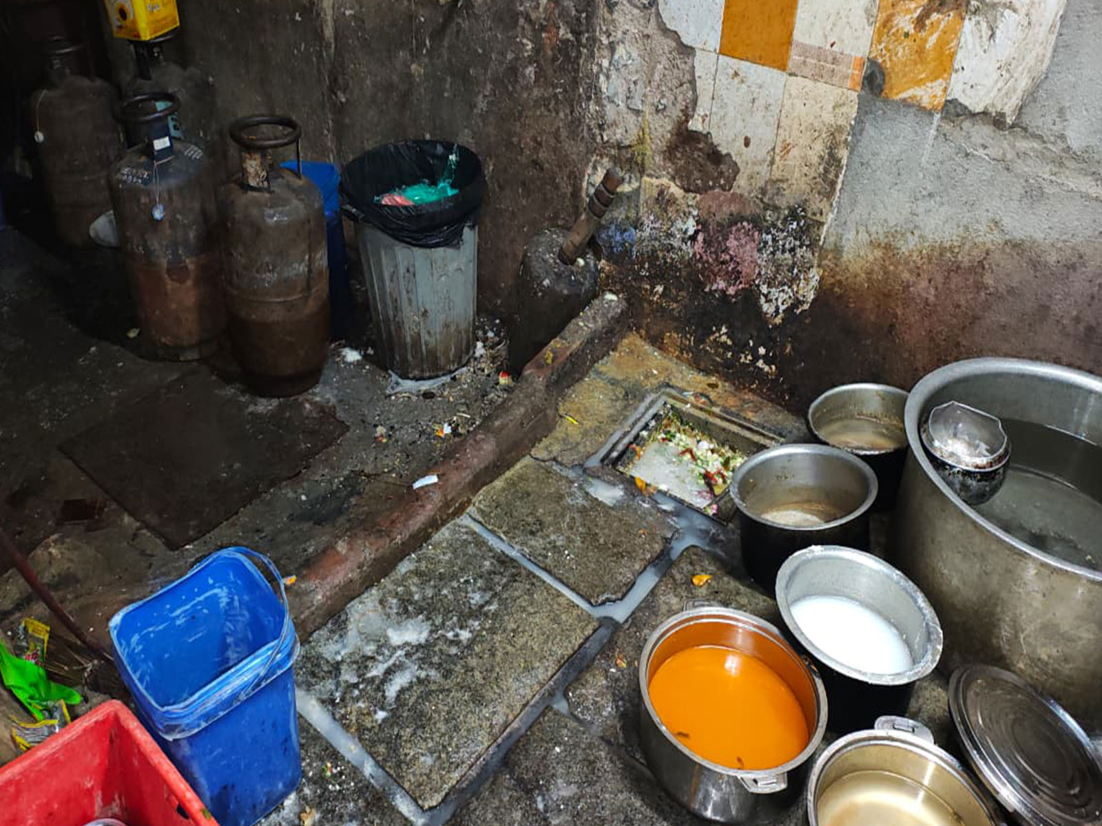  Visuals of Chairman's Club kitchen in Sahakaranagar (Photo: Karnataka Food Safety Wing) 
