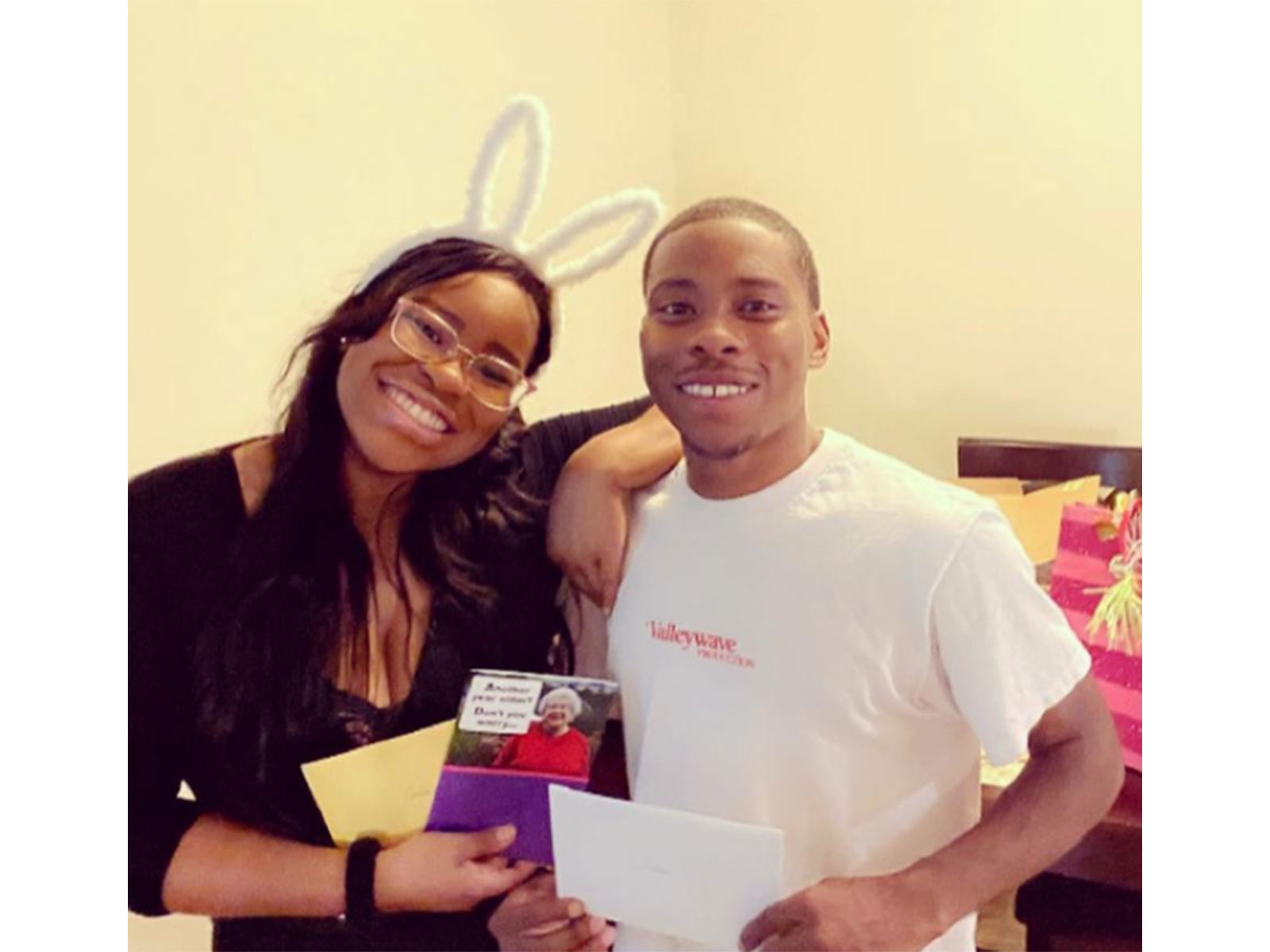 Carla Jeffery with brother (Photo/instagram/@carlajjeffery)