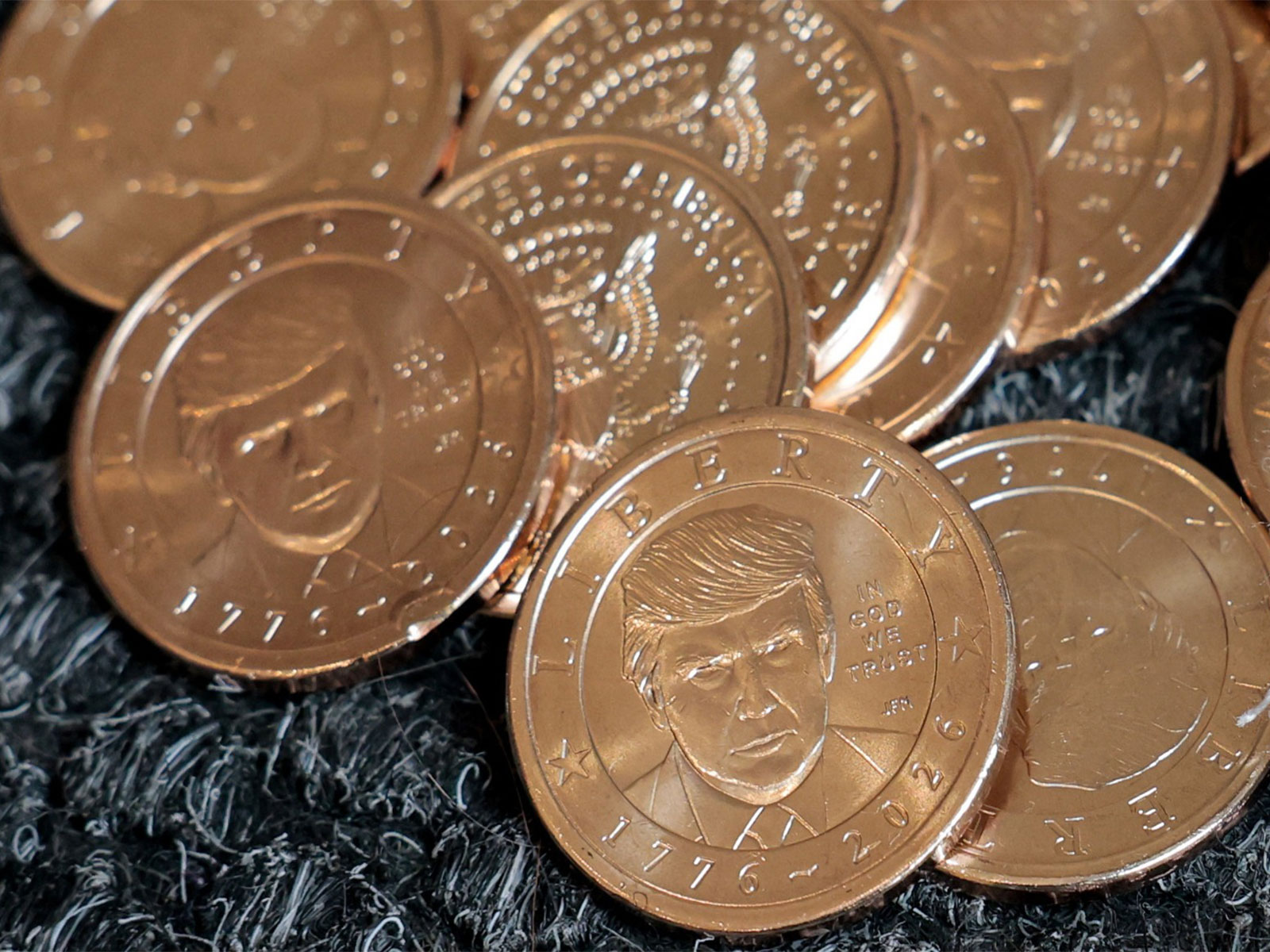 U.S. President Donald Trump's portrait on $1 coins, in honor of the nation's 250th anniversary of independence (Photo/Reuters)