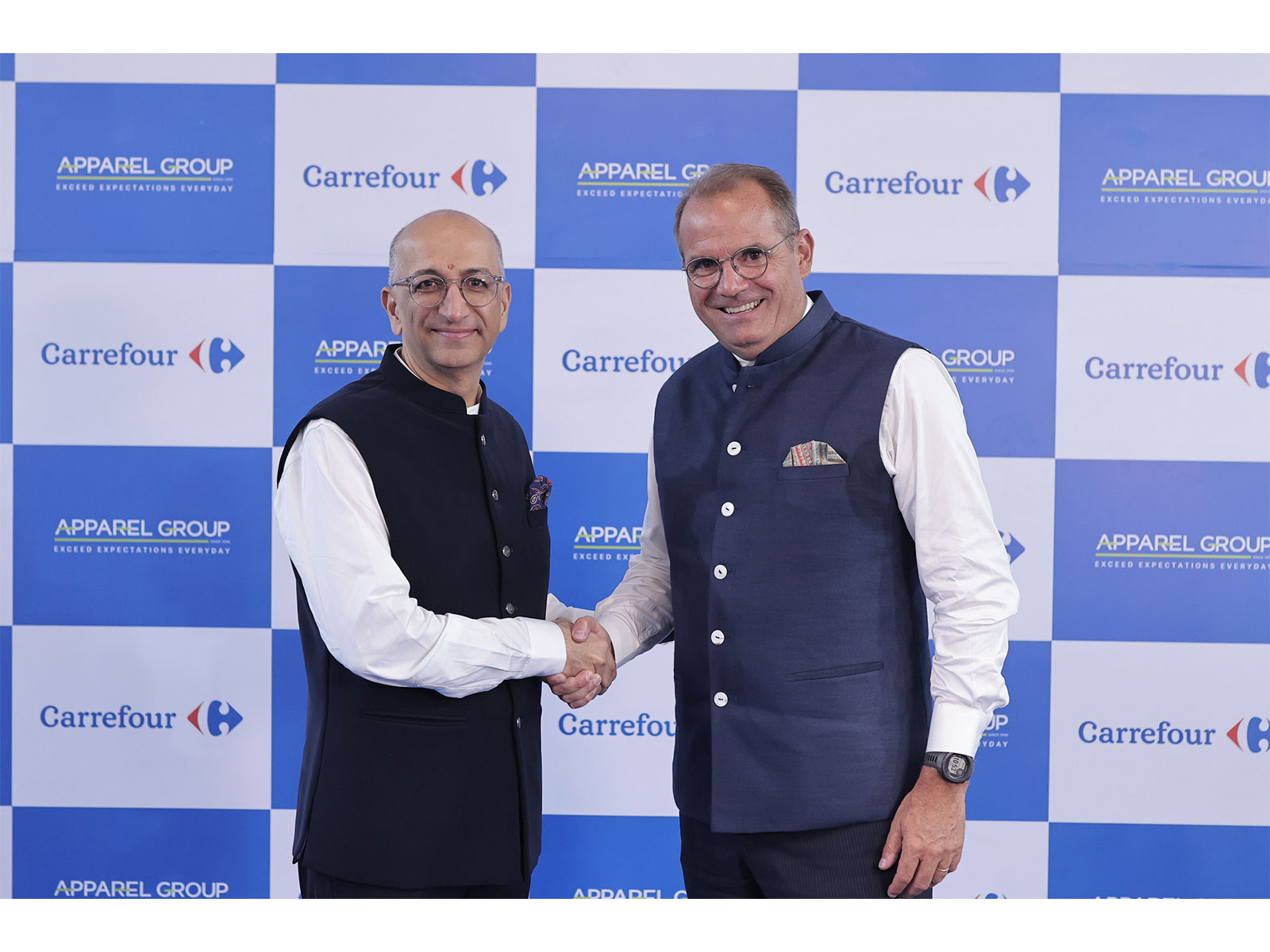 L–R: Mr. Nilesh Ved, Chairman of APPCORP Holding, Owner of Apparel Group and Founder of KORA Properties, with Mr. Patrick Lasfargues, Executive Director–International Partnership, Carrefour