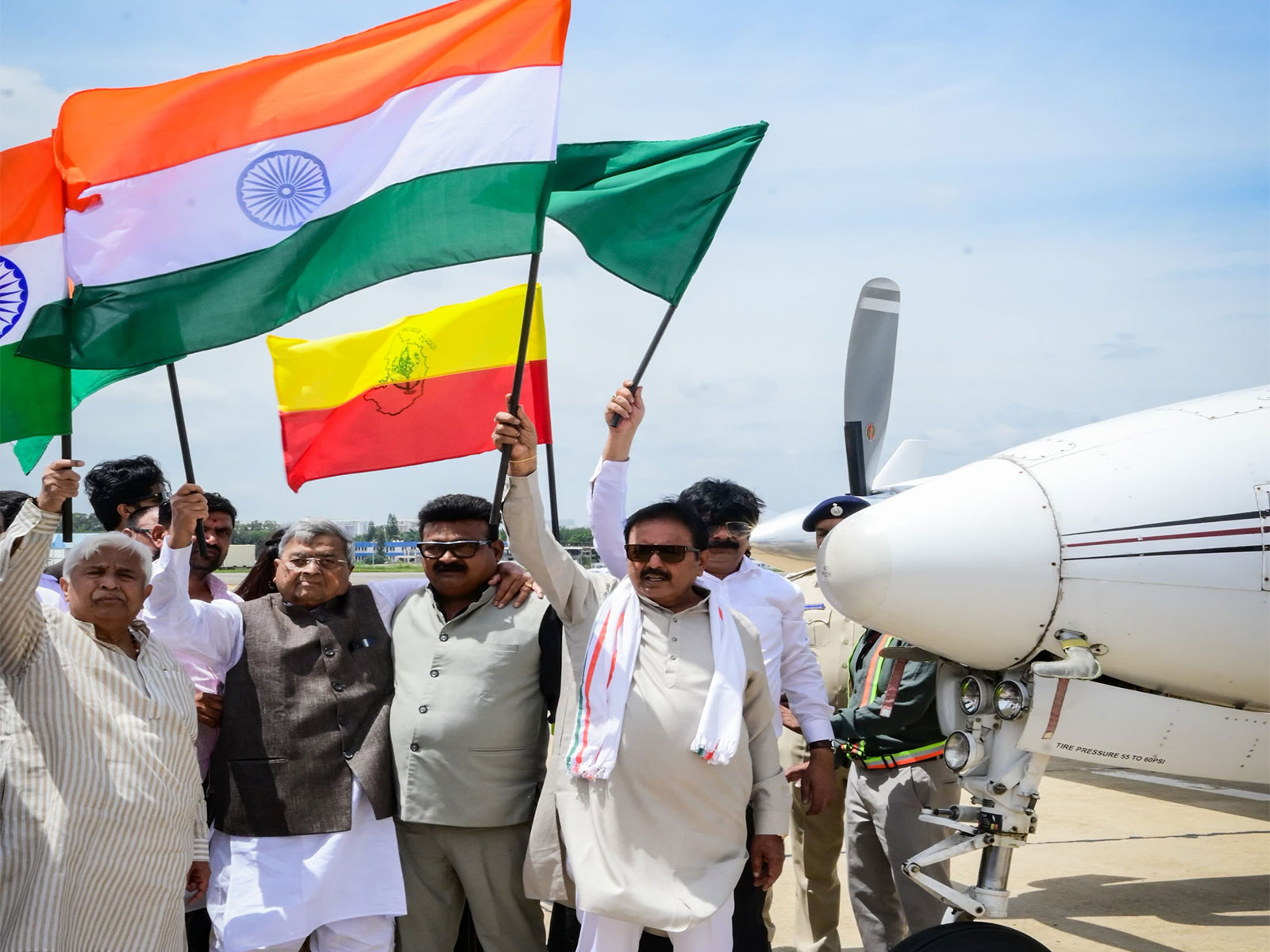 Karnataka Minister N Chaluvarayaswamy launches cloud seeding in an aircraft (Photo/@NChaluvarayaS)