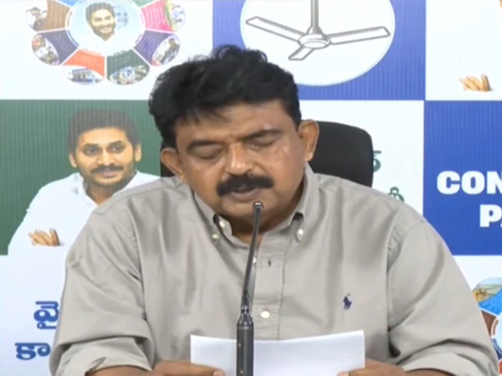 Former Minister Perni Venkataramaiah (Nani) addresses the press conferences over DSC scam (Photo/ANI)