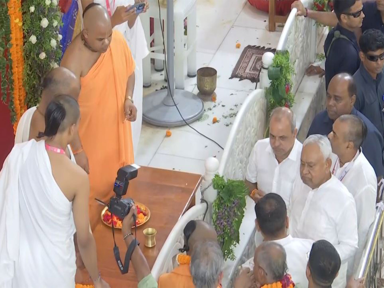 Nitish Kumar offers prayers at Patna ISKCON Temple (Photo/ANI)