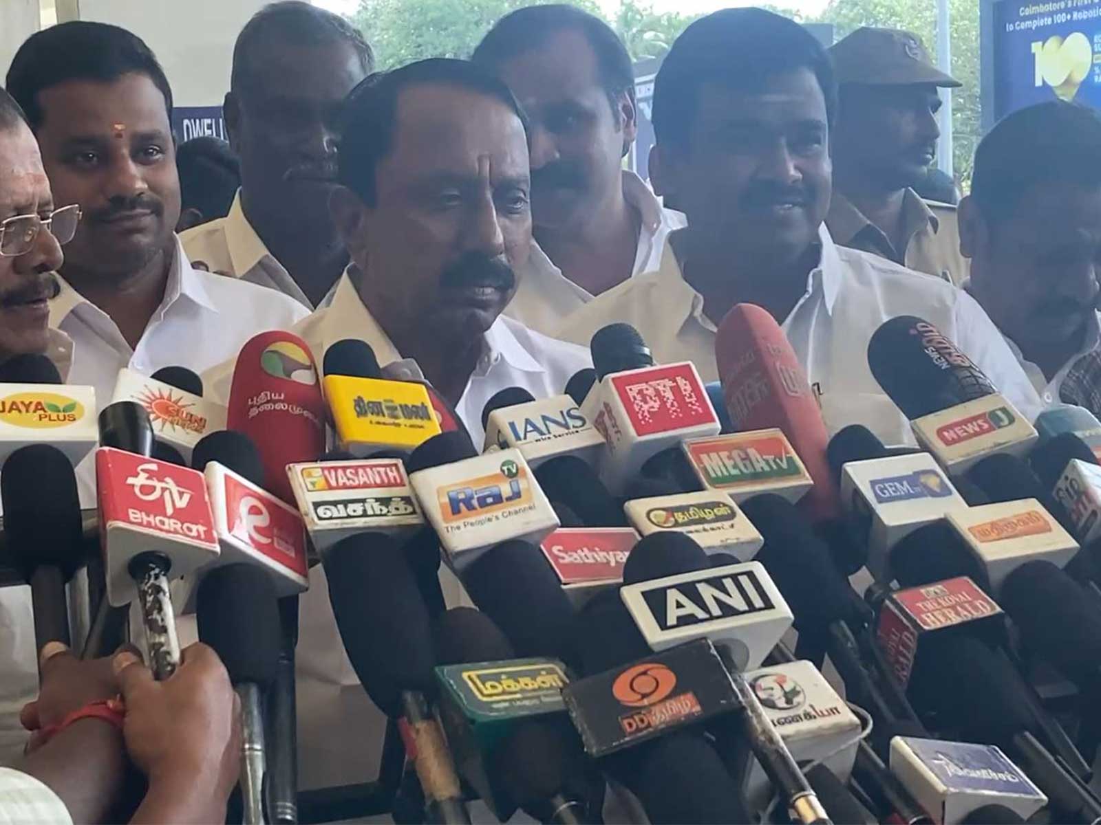 Tamil Nadu Revenue Minister Sengottaiyan (Photo/ANI)