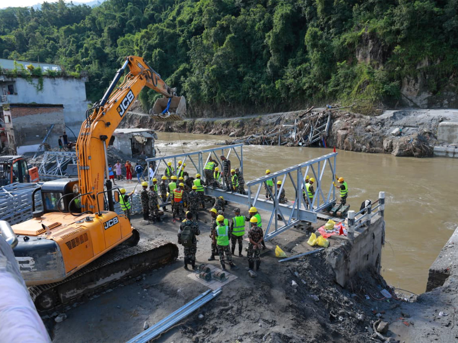    Nepalese Army constructs rope bridge in Nuwakot (Photo/X@NepaliArmyHQ)