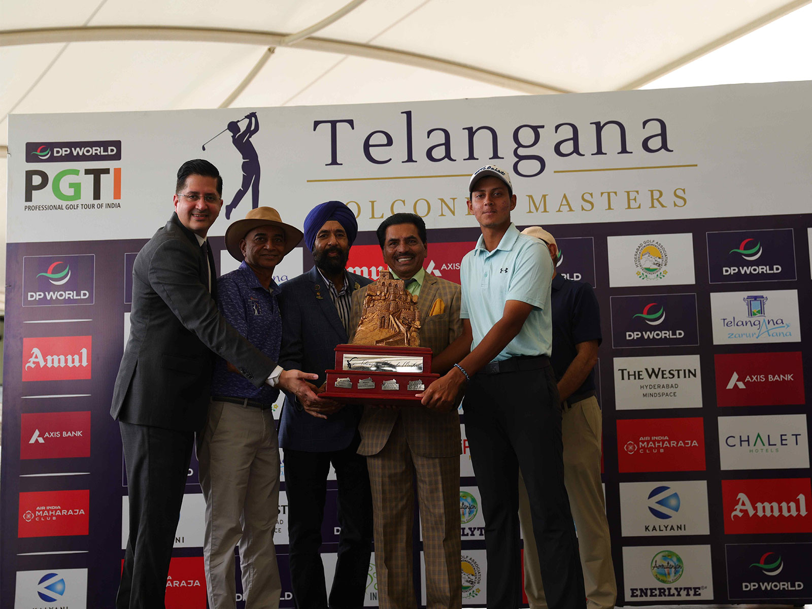 Vishesh Sharma lifting Telangana Golconda Masters trophy (Image: PGTI)