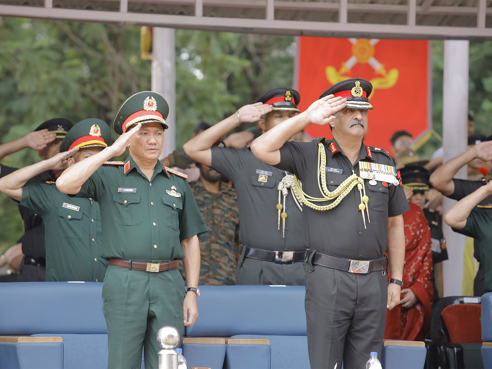  Lieutenant General Le Van Huong, Deputy Chief of the General Staff of the Vietnam People’s Army, attends the 'Pipping Ceremony' at the Officers Training Academy (OTA), Gaya, Bihar (Photo/X/@adgpi)