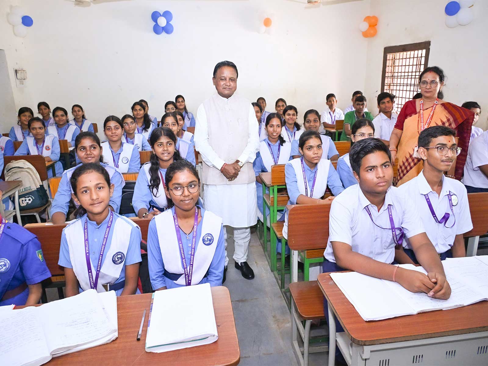 Odisha CM Majhi interacted with students on Teachers' Day (Photo/@CMO_Odisha)